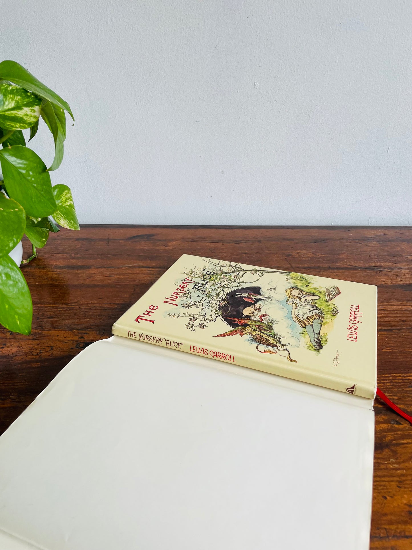 The Nursery Alice by Lewis Carroll Hardcover Book - 1980 Reprint