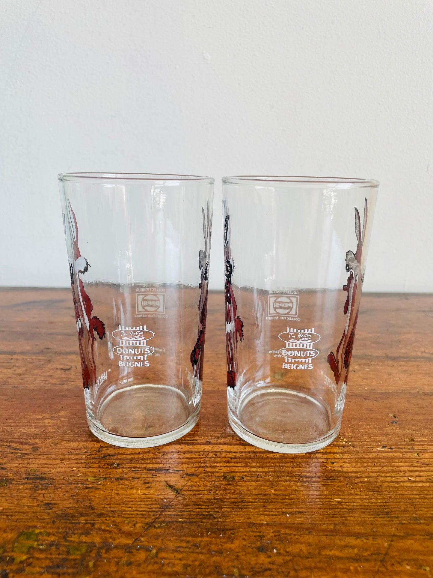 1978 Warner Bros Tim Hortons & Pepsi Wile E Coyote Collector Series Glasses - Set of 2