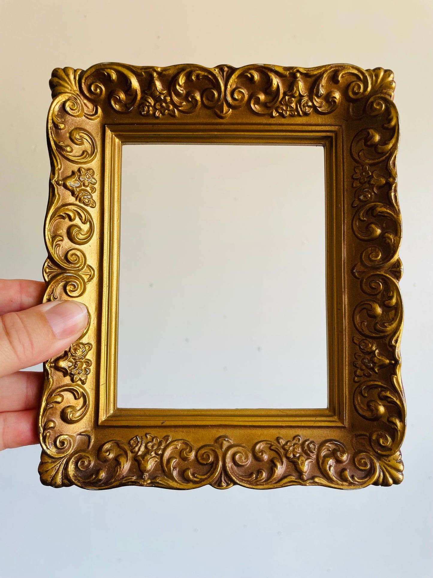 Vintage Empty Resin Ornate Gold Picture Frame - 4.5" x 3.5" Photo Size