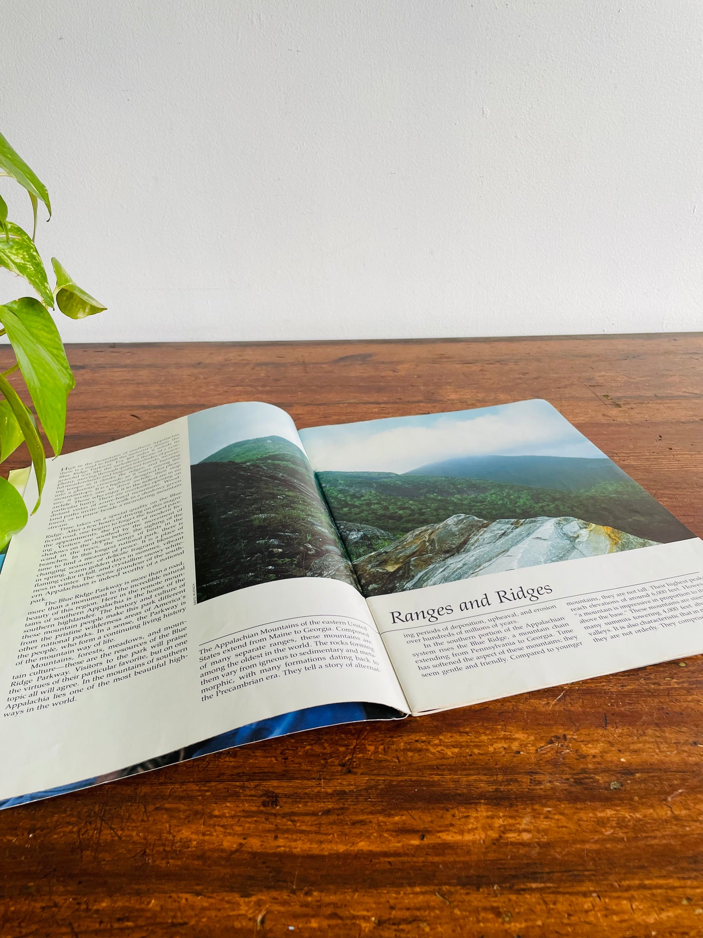 Blue Ridge Parkway: The Story Behind the Scenery Paperback Book (1982)