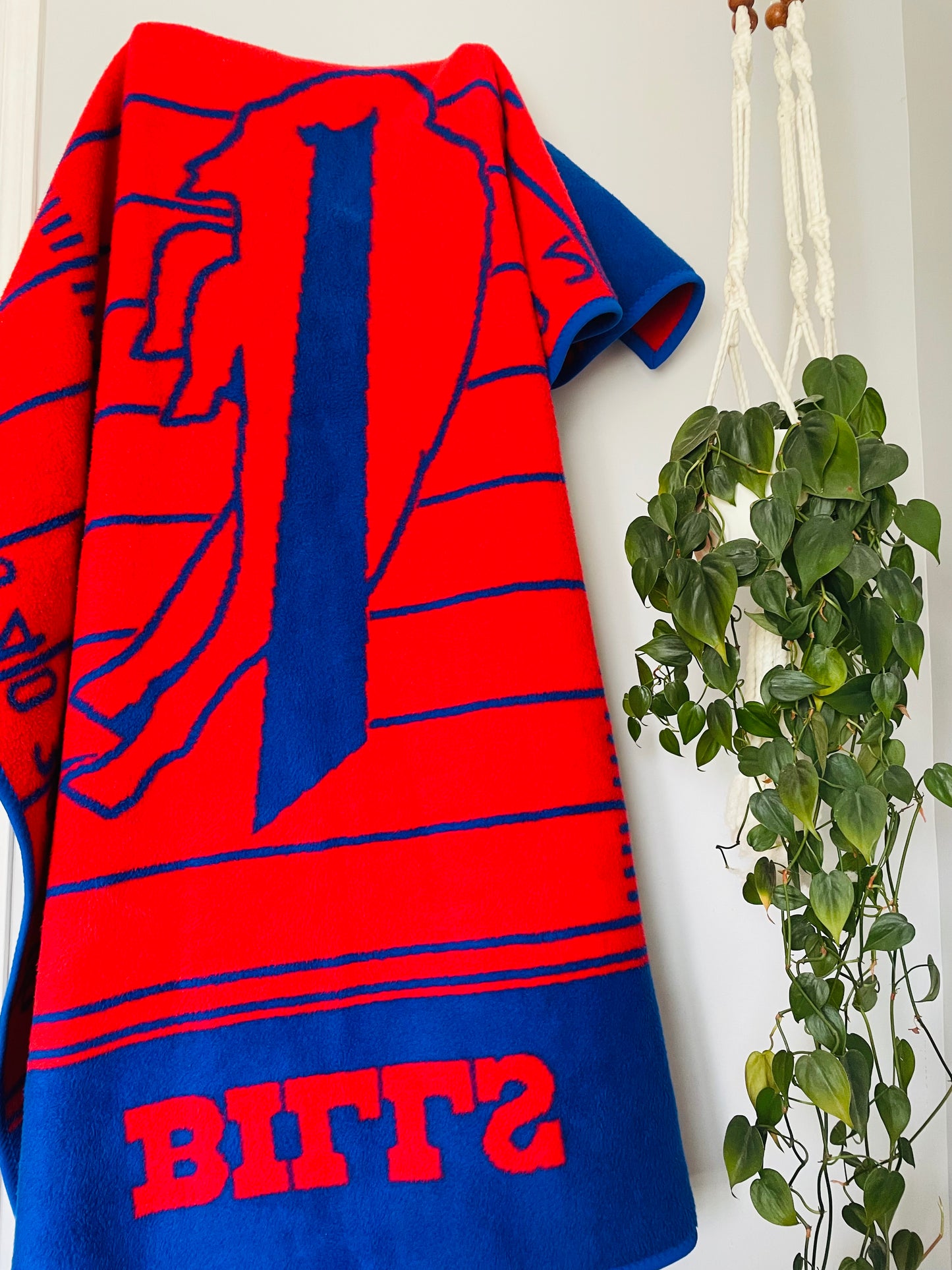 1990s The Northwest Company Buffalo Bills NFL Super Soft Red & Blue Fleece Reversible Stadium Throw Blanket