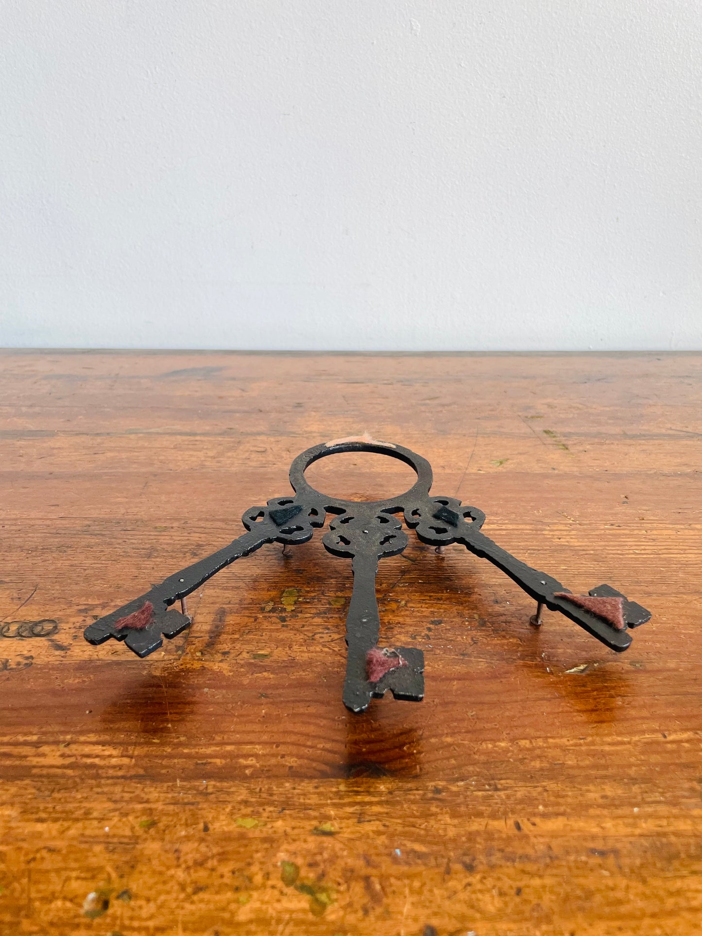 Cast Iron Key Rack Holder with 6 Hooks for Hanging - Made in Taiwan