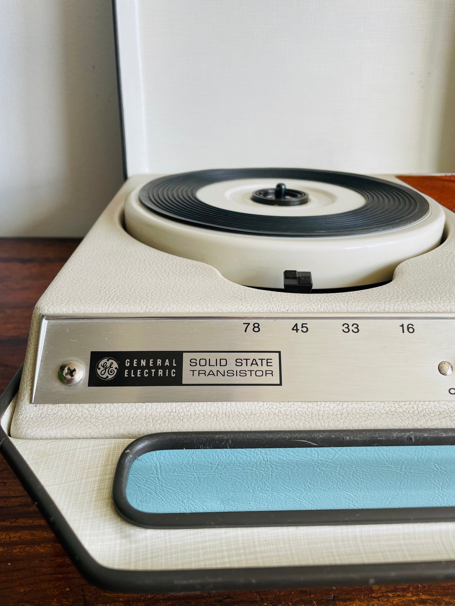 Vintage 1966 Super Cute General Electric Solid State Transistor Portable Suitcase Record Player Model 11A62 - Made in Canada - Tested / Works!