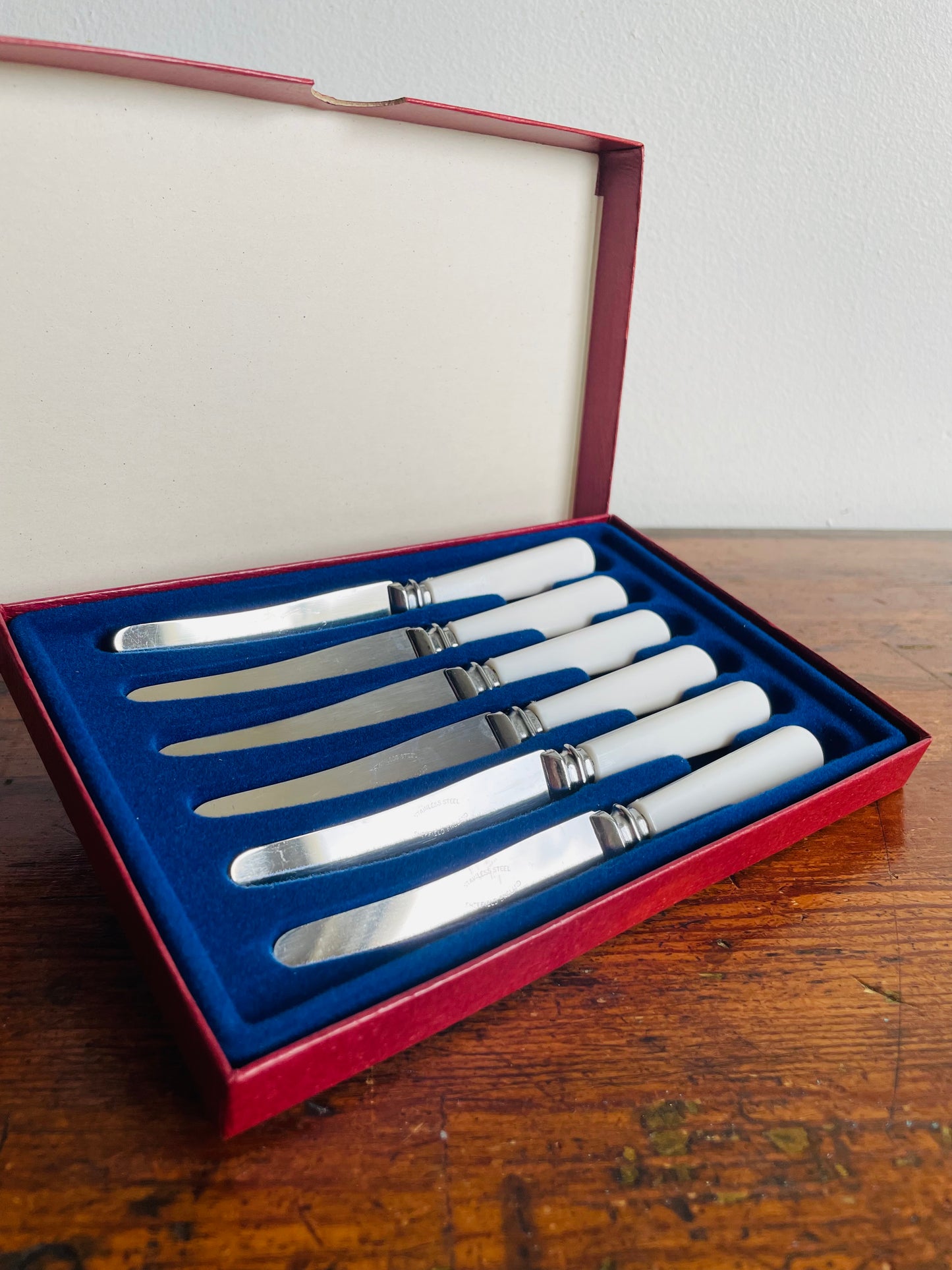 Stainless Steel Sheffield England Spreader Knives in Original Box - Set of 6