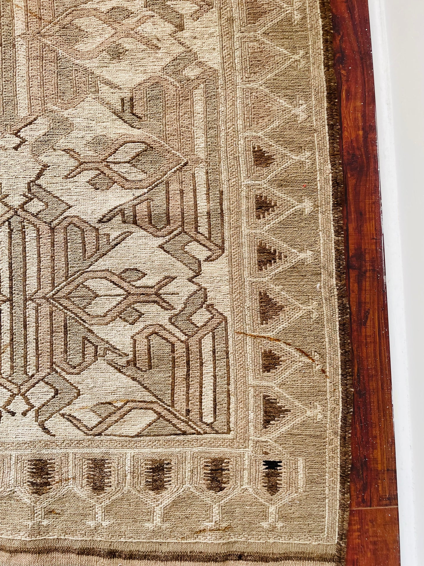 Hand Knotted Throw Rug with Beautiful Design