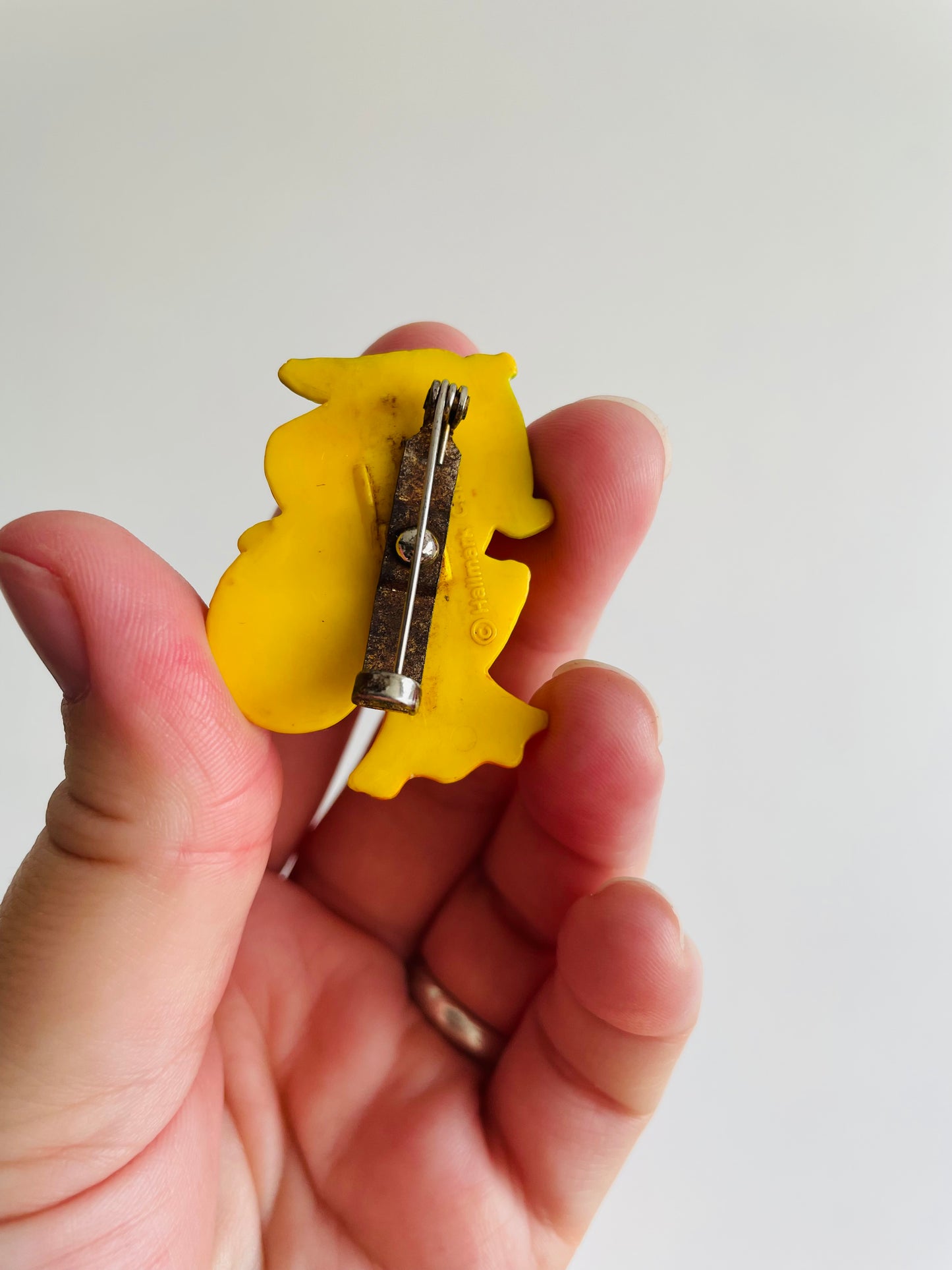 Easter Holiday Pin - Duckling Wearing Flower Hat Holding Egg - Hallmark Cards