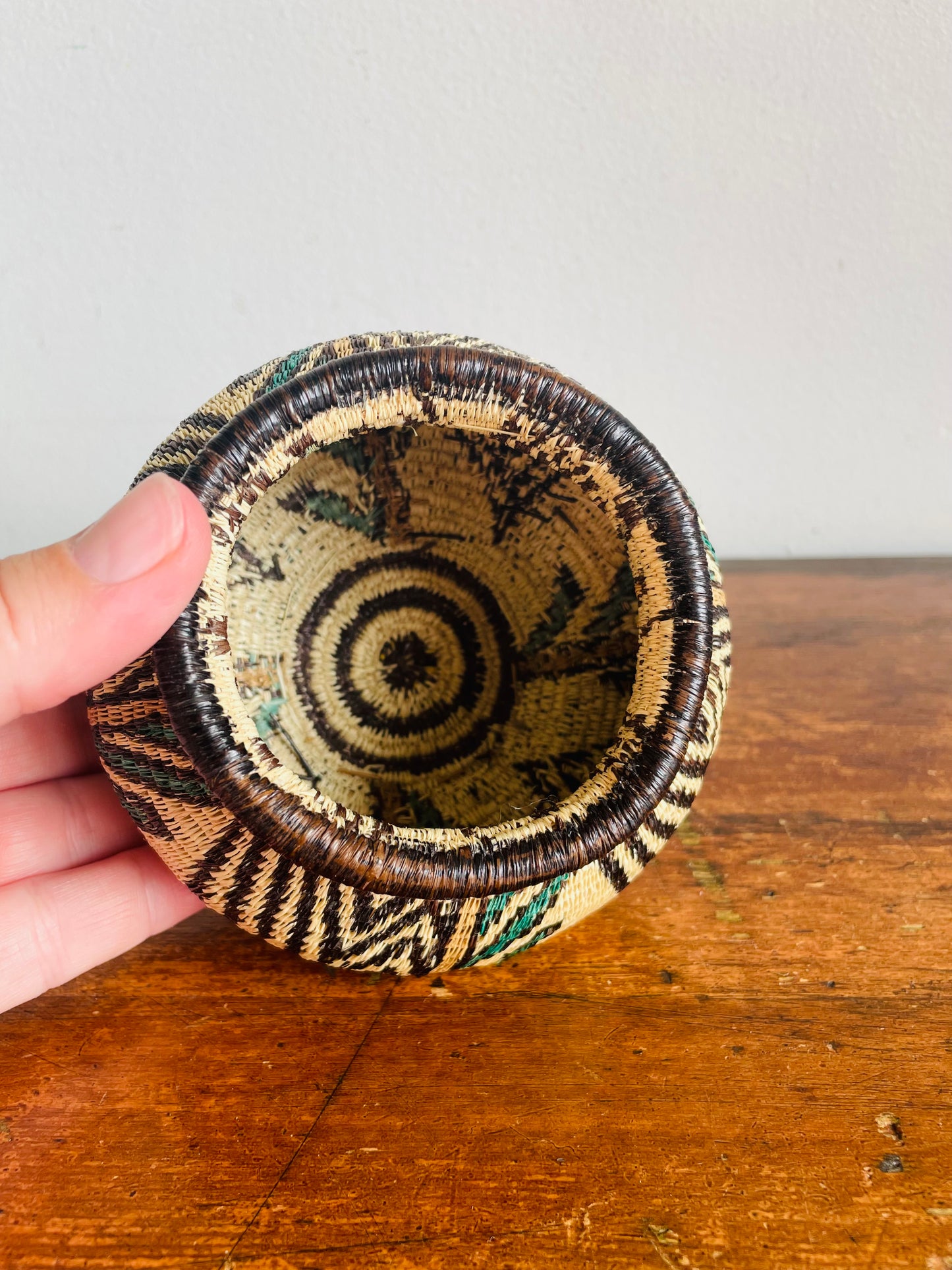 Vintage Emberá-Wounaan Panama Indigenous Tribal Woven Basket Planter