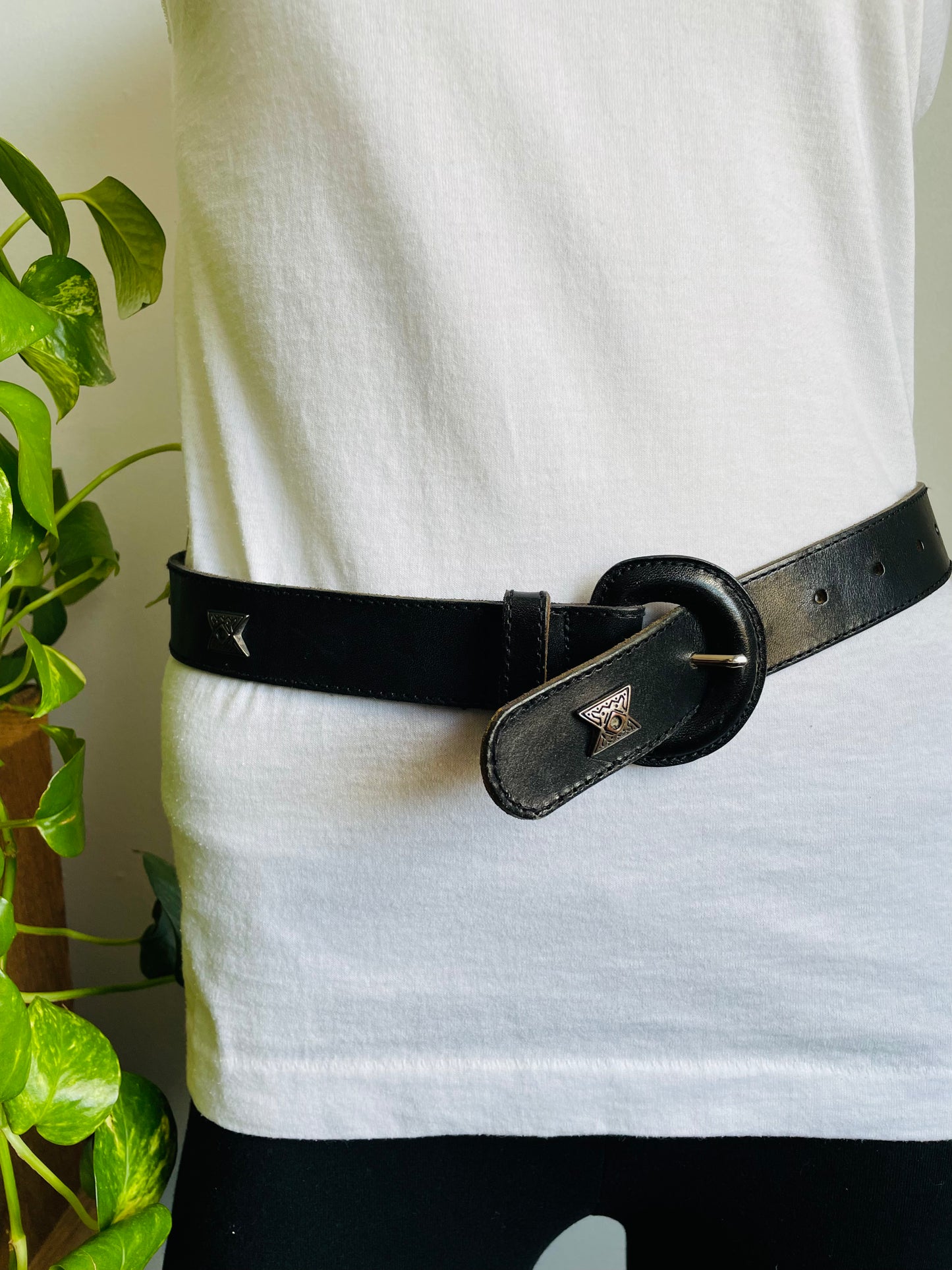 Liz Claiborne Accessories Genuine Leather Belt Style 2750 Size Small - Made in Taiwan