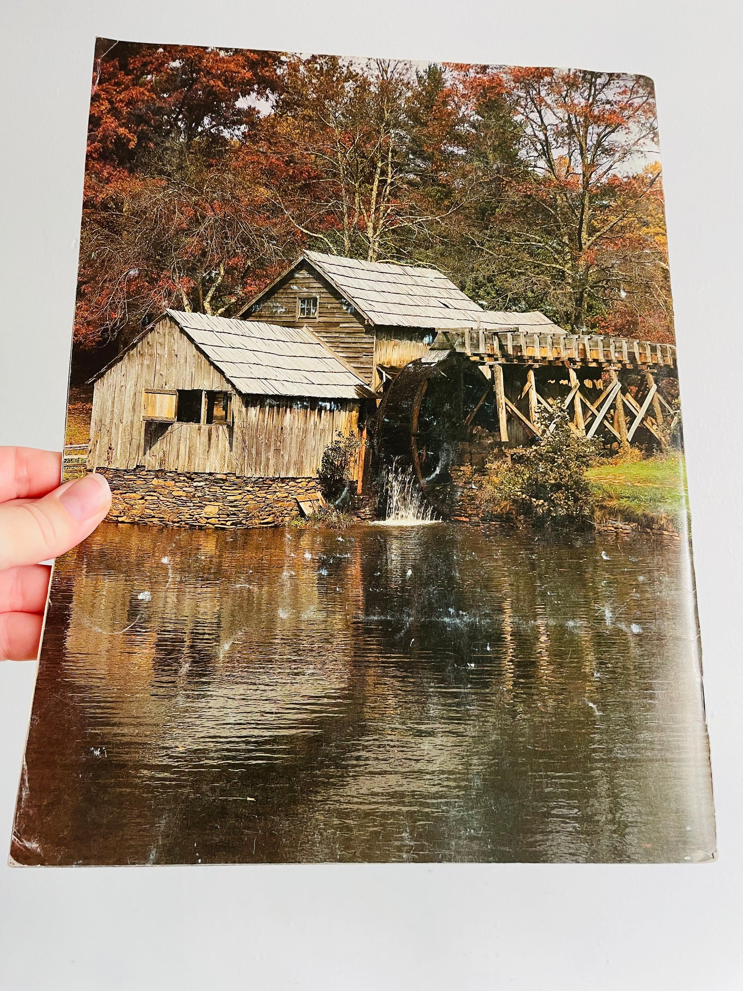 Blue Ridge Parkway: The Story Behind the Scenery Paperback Book (1982)