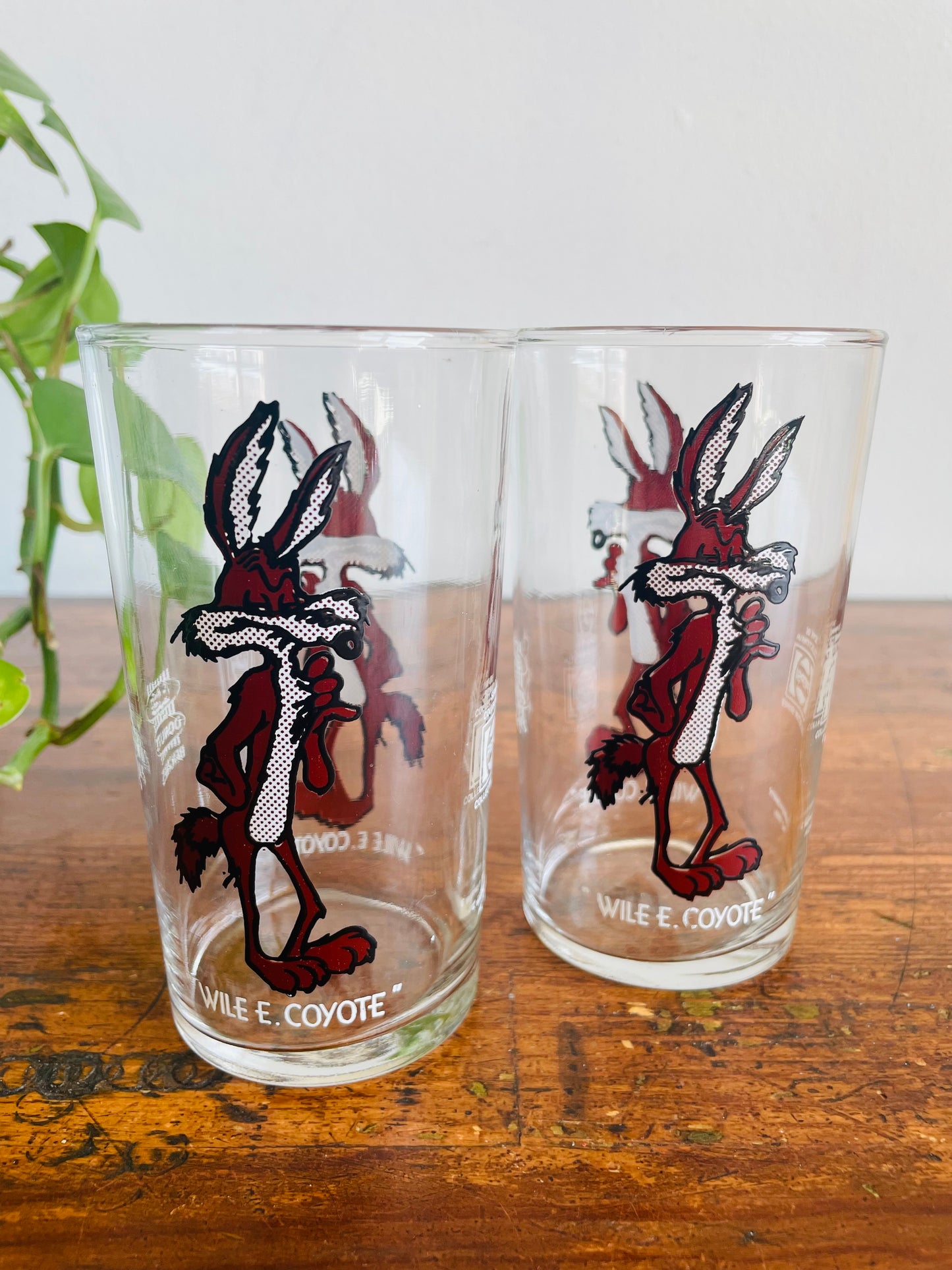 1978 Warner Bros Tim Hortons & Pepsi Wile E Coyote Collector Series Glasses - Set of 2
