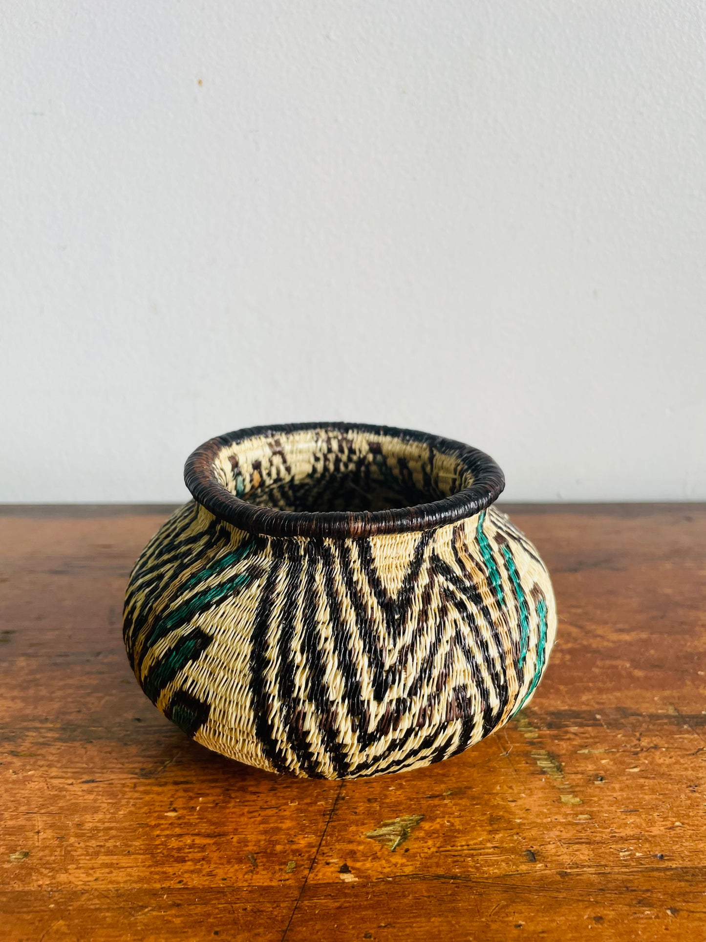 Vintage Emberá-Wounaan Panama Indigenous Tribal Woven Basket Planter