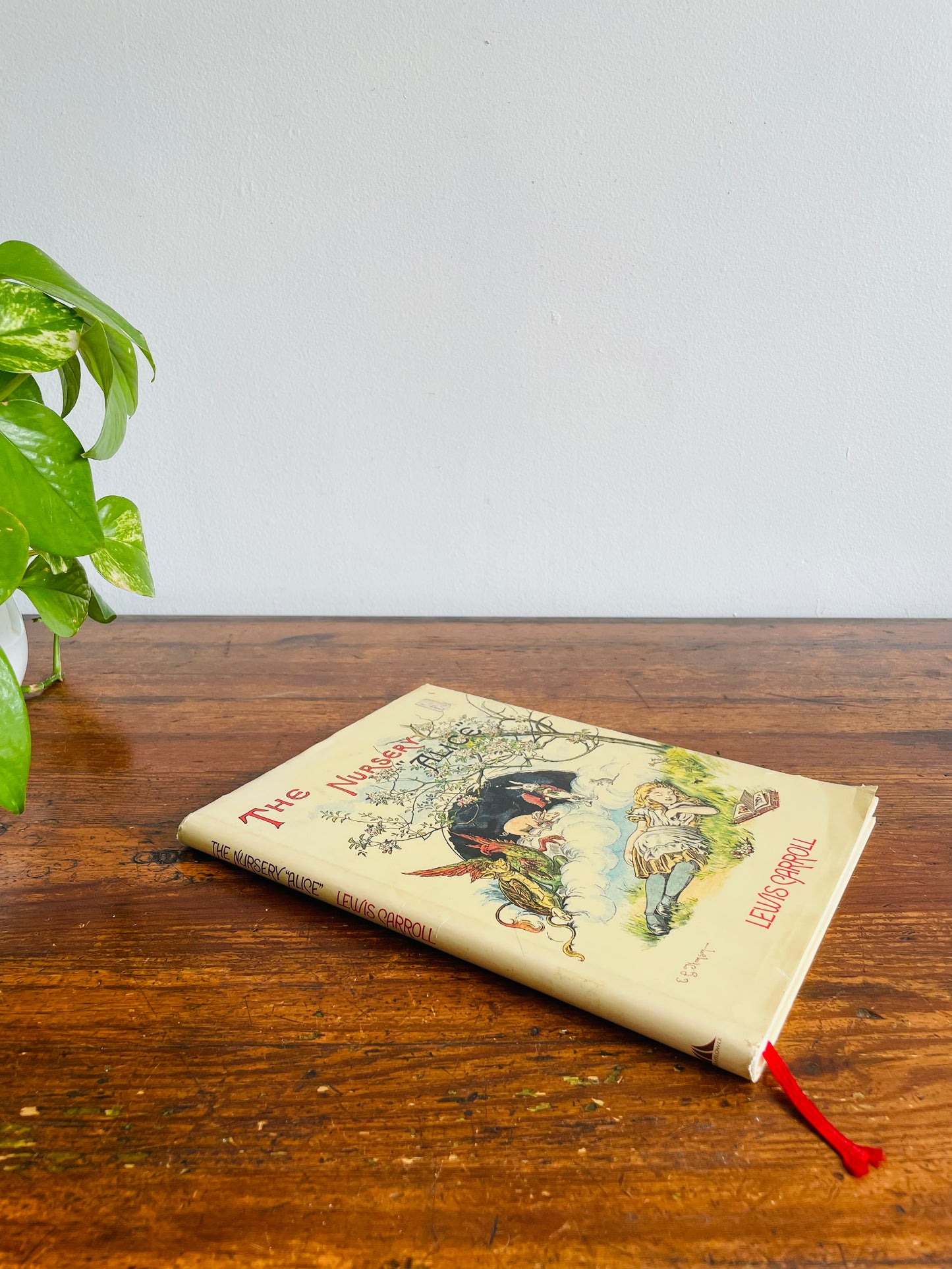 The Nursery Alice by Lewis Carroll Hardcover Book - 1980 Reprint