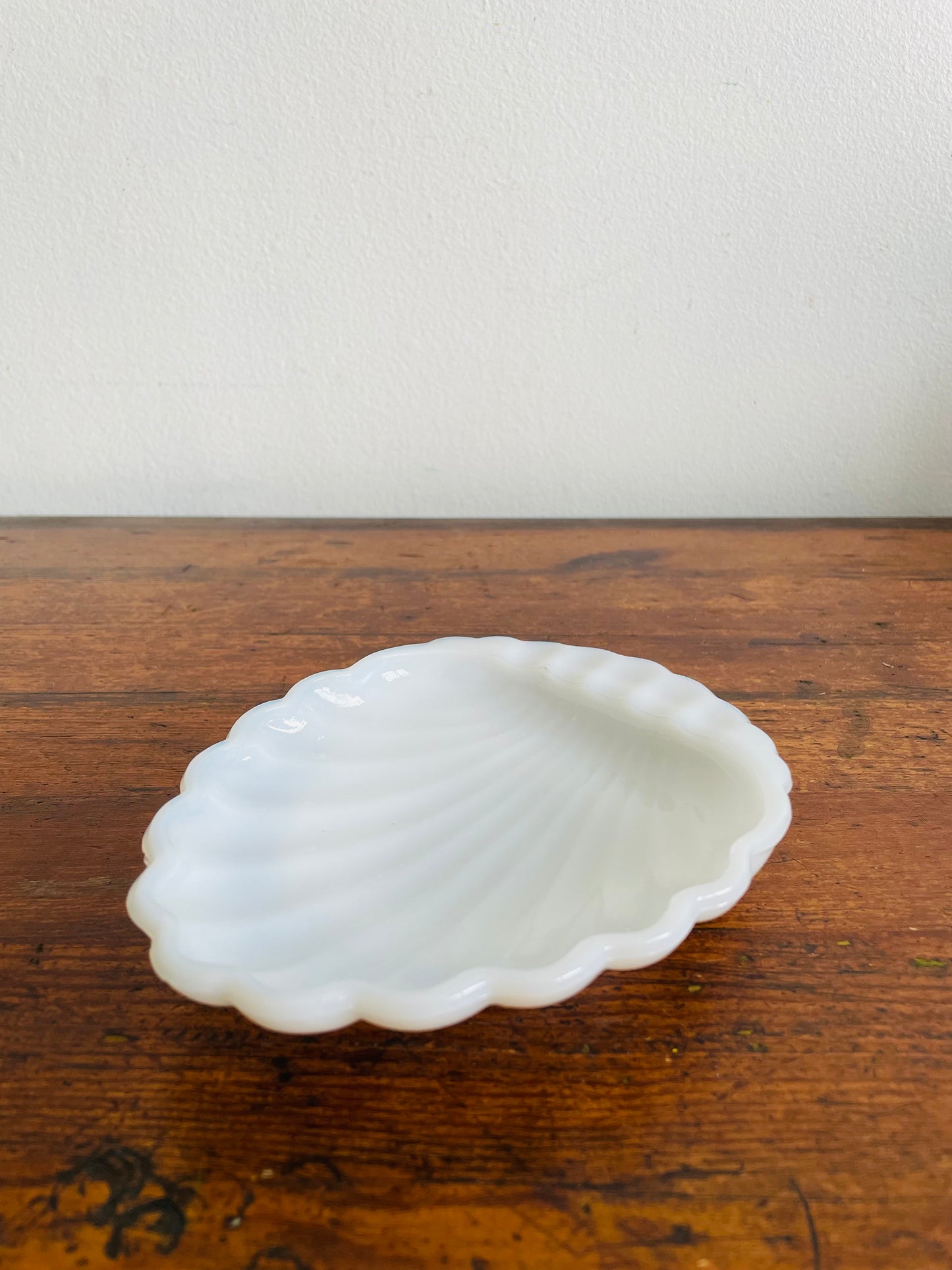 Milk Glass Shell Shaped Trinket Dish - Great for Jewellery, Soap, Scrubber, Business Cards, Etc.