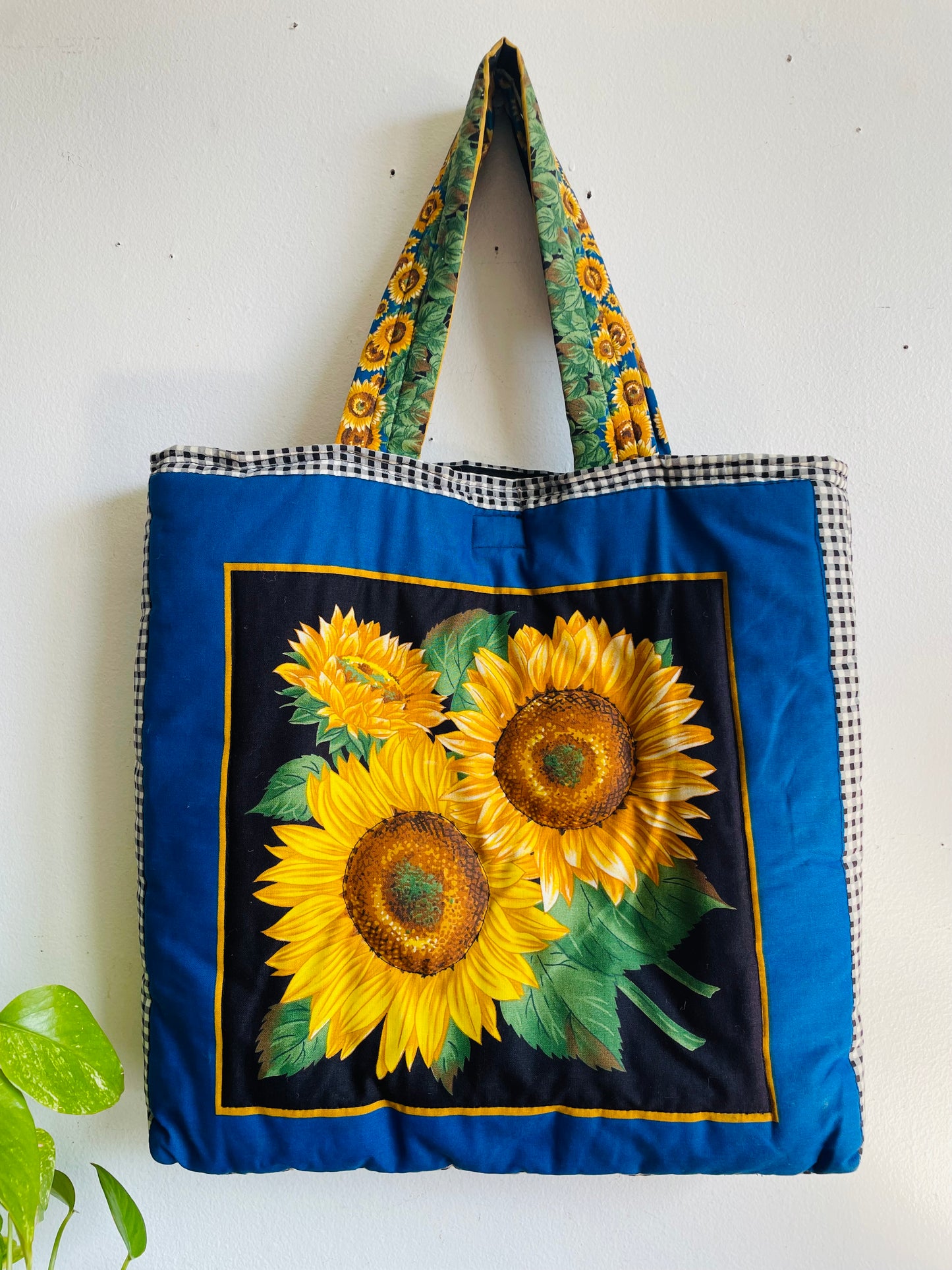Vintage Cheerful & Bright Padded Cloth Tote Bag with Double-Sided Sunflower Design