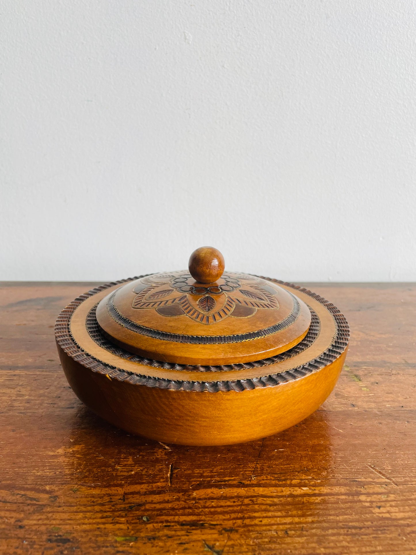 Round Hand Carved Wood with Brass Inlay Polish Folk Art Trinket or Jewellery Box with Lid