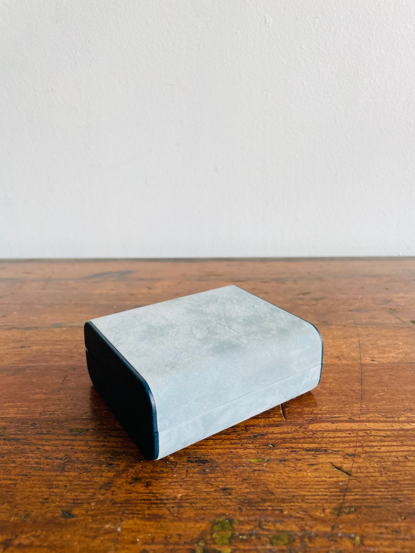 Design Philipp Hard Shell Powder Blue Velvet Jewellery Travel Case for Earrings with Rose Emblem - Has Mirror Inside & Can Hold 6 Pairs of Earrings - Made in Great Britain