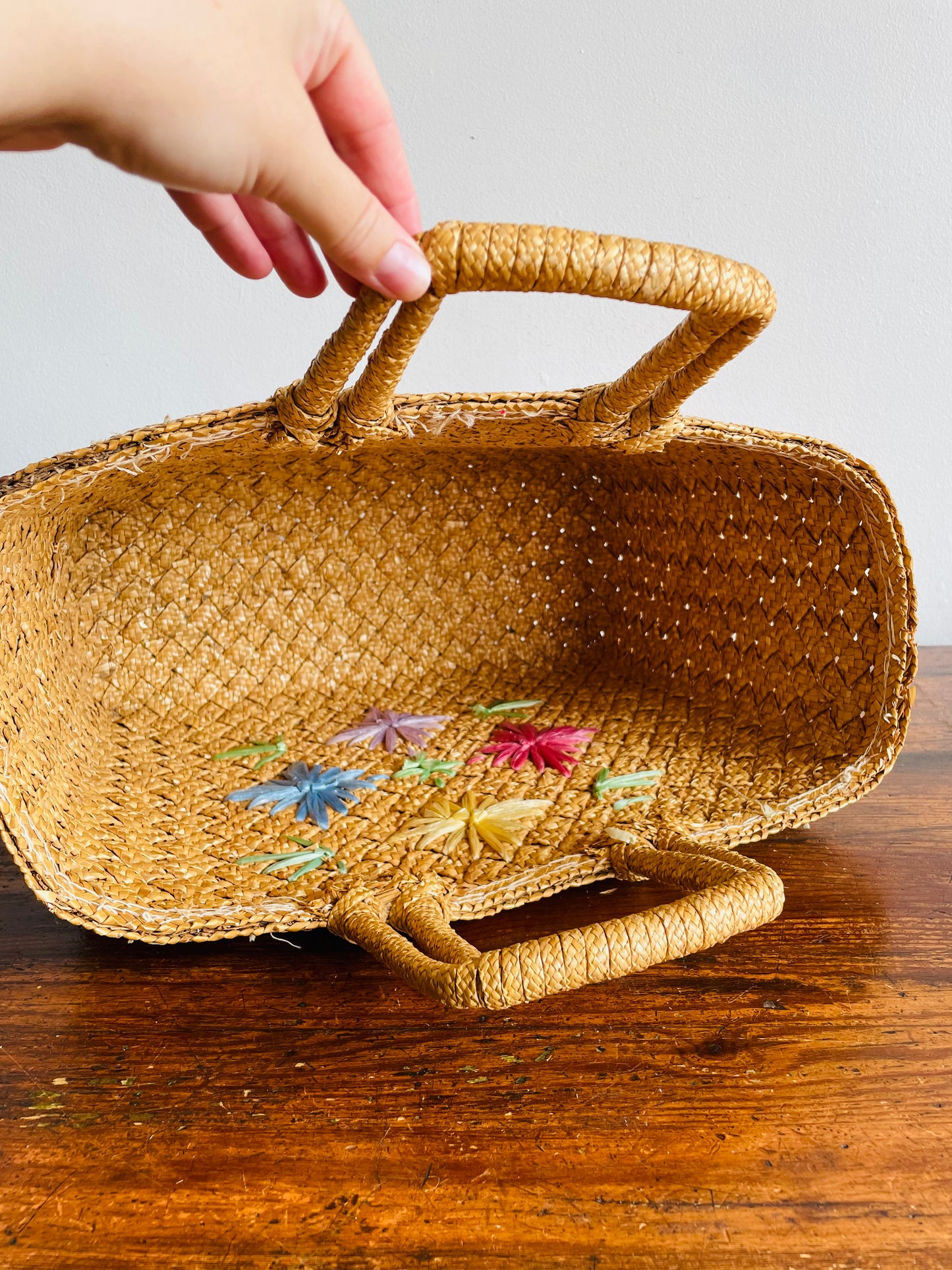 Woven Straw Beach Bag Purse with Raffia Starburst Flower Design