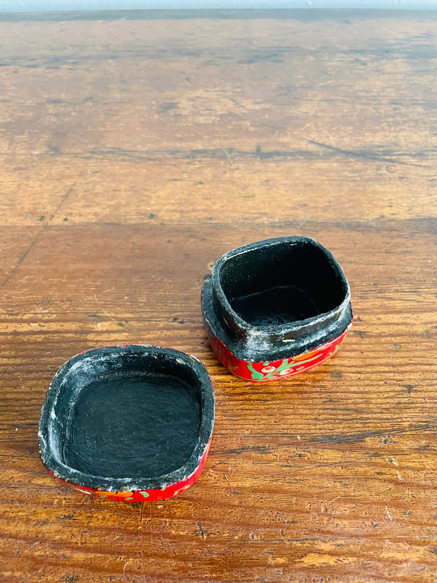 Mini Lacquerware Trinket Box with Lid & Hand Painted Floral Design - Also Great for Medicine or Jewellery!
