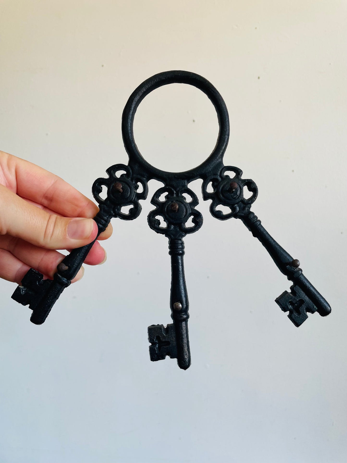 Cast Iron Key Rack Holder with 6 Hooks for Hanging - Made in Taiwan