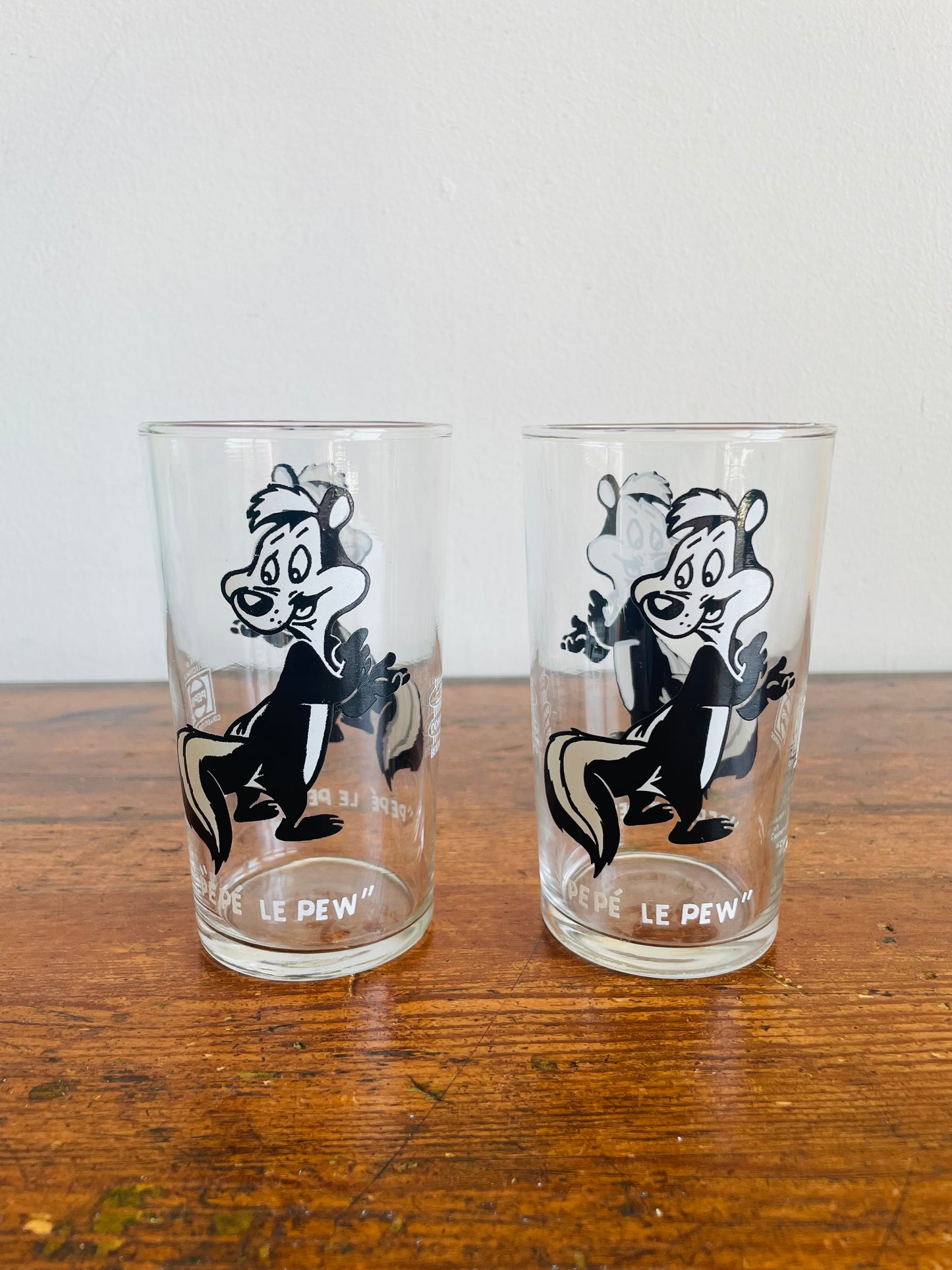 1978 Warner Bros Tim Hortons & Pepsi Pepe Le Pew Collector Series Glasses - Set of 2