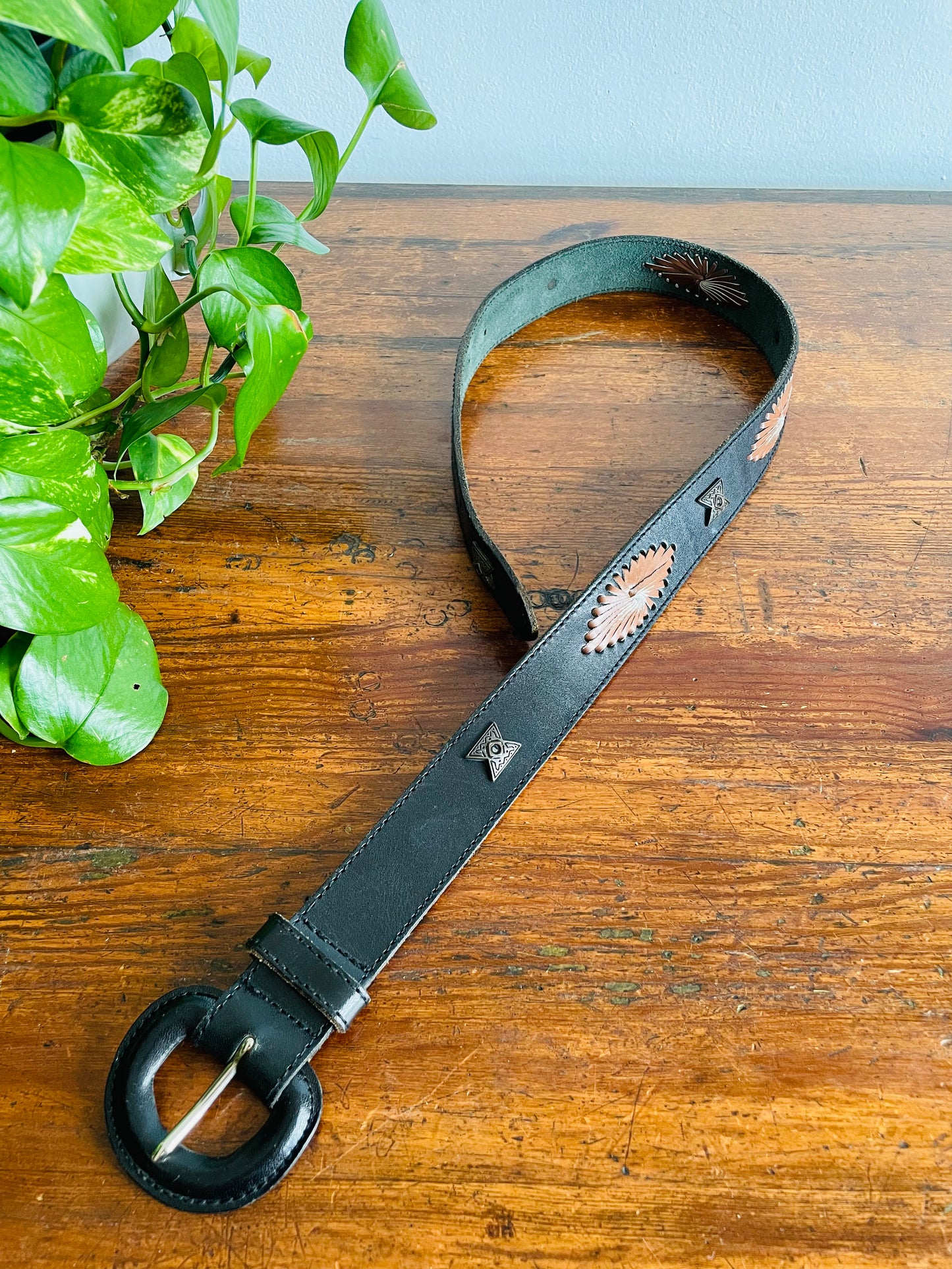 Liz Claiborne Accessories Genuine Leather Belt Style 2750 Size Small - Made in Taiwan