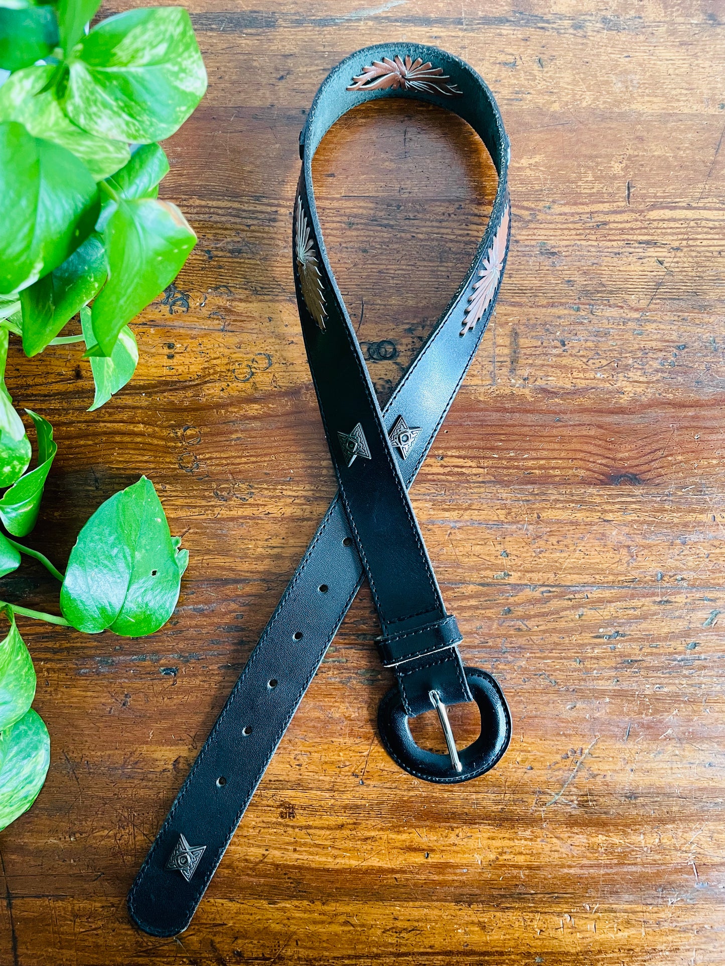 Liz Claiborne Accessories Genuine Leather Belt Style 2750 Size Small - Made in Taiwan