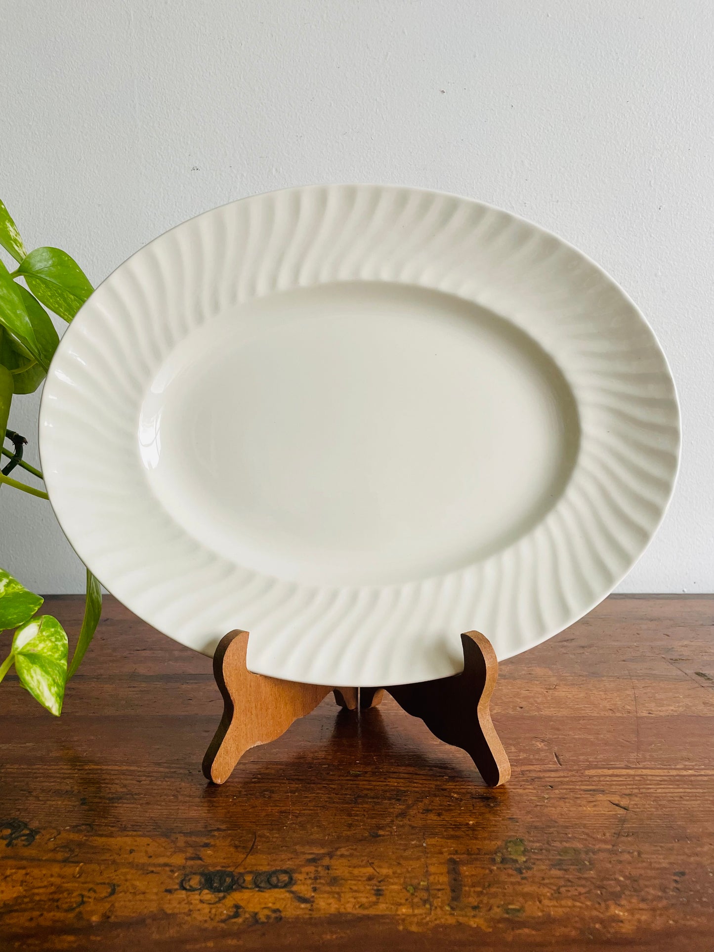 Barratts of Staffordshire England Bloomingdale's White Serving Plate