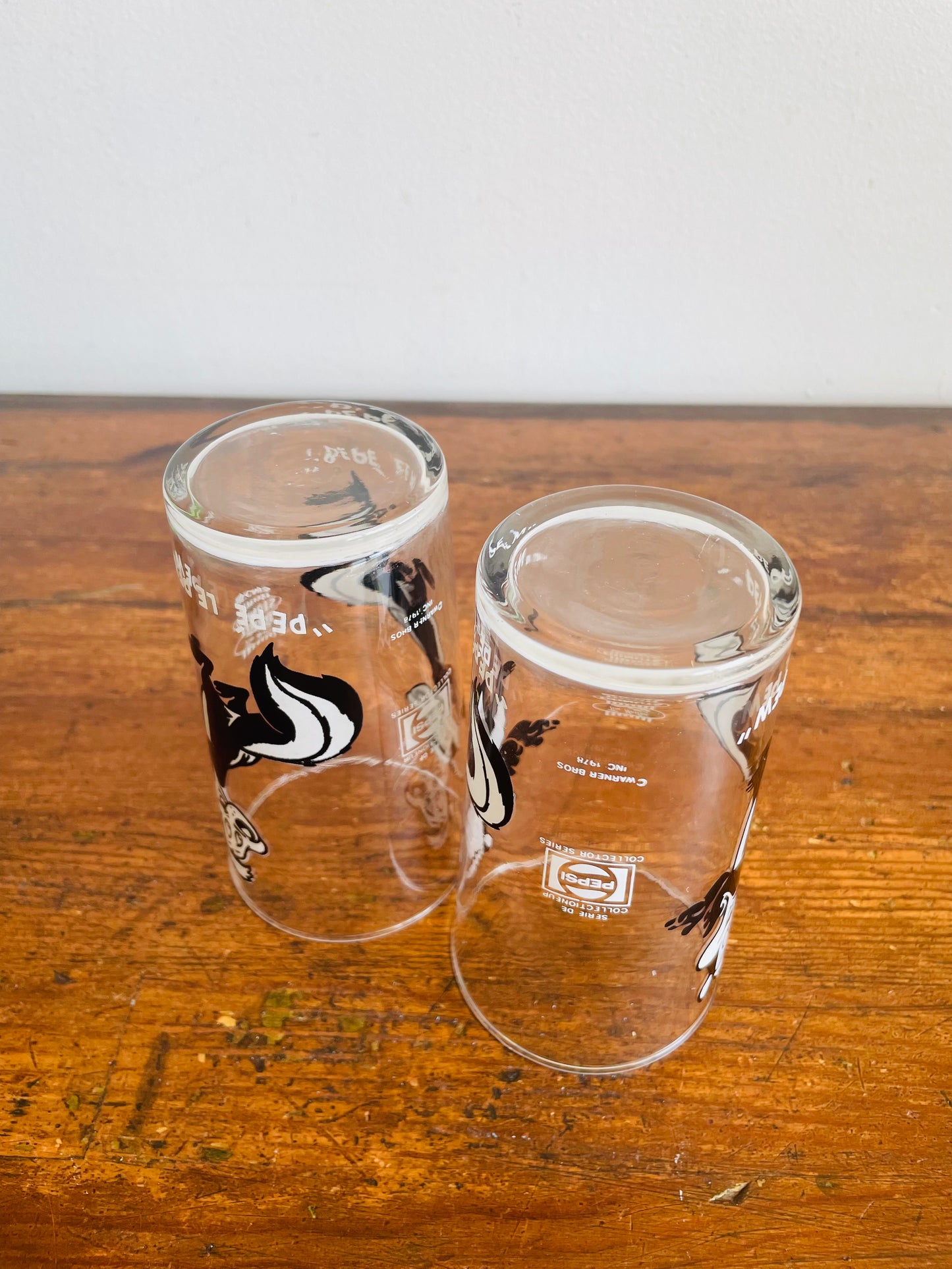 1978 Warner Bros Tim Hortons & Pepsi Pepe Le Pew Collector Series Glasses - Set of 2