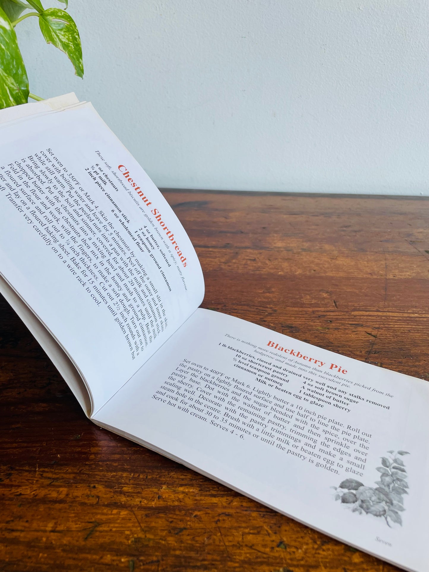 Favourite Harvest Recipes Pocket Cookbook - Traditional Seasonal Fare