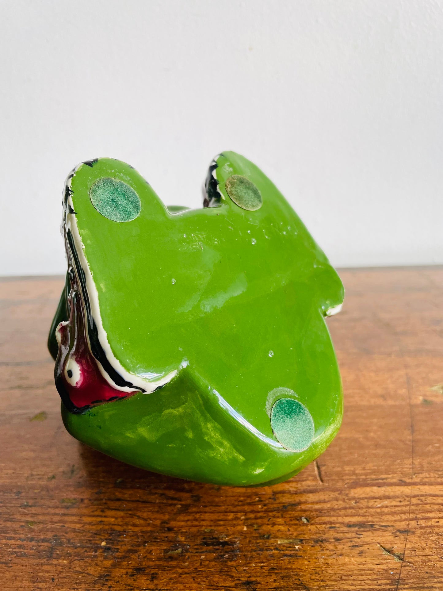 Vintage Hand Painted Wide Mouthed Green Frog Wearing Red Sneakers Scrubbie Sponge Holder