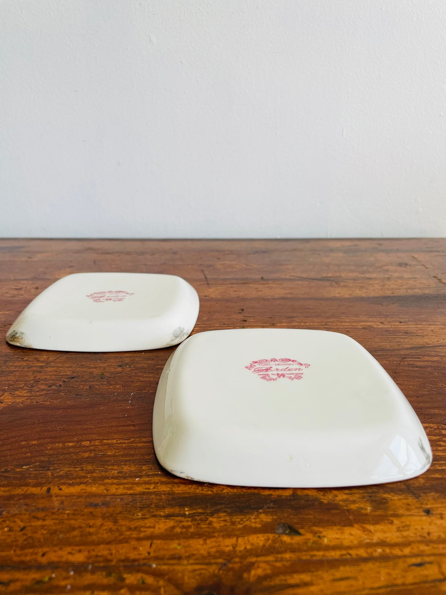 Figgjo Flint Norway Turi-Design "Arden" Set of 5 Pieces - Two Square Saucer Plates & Three Tea Cups