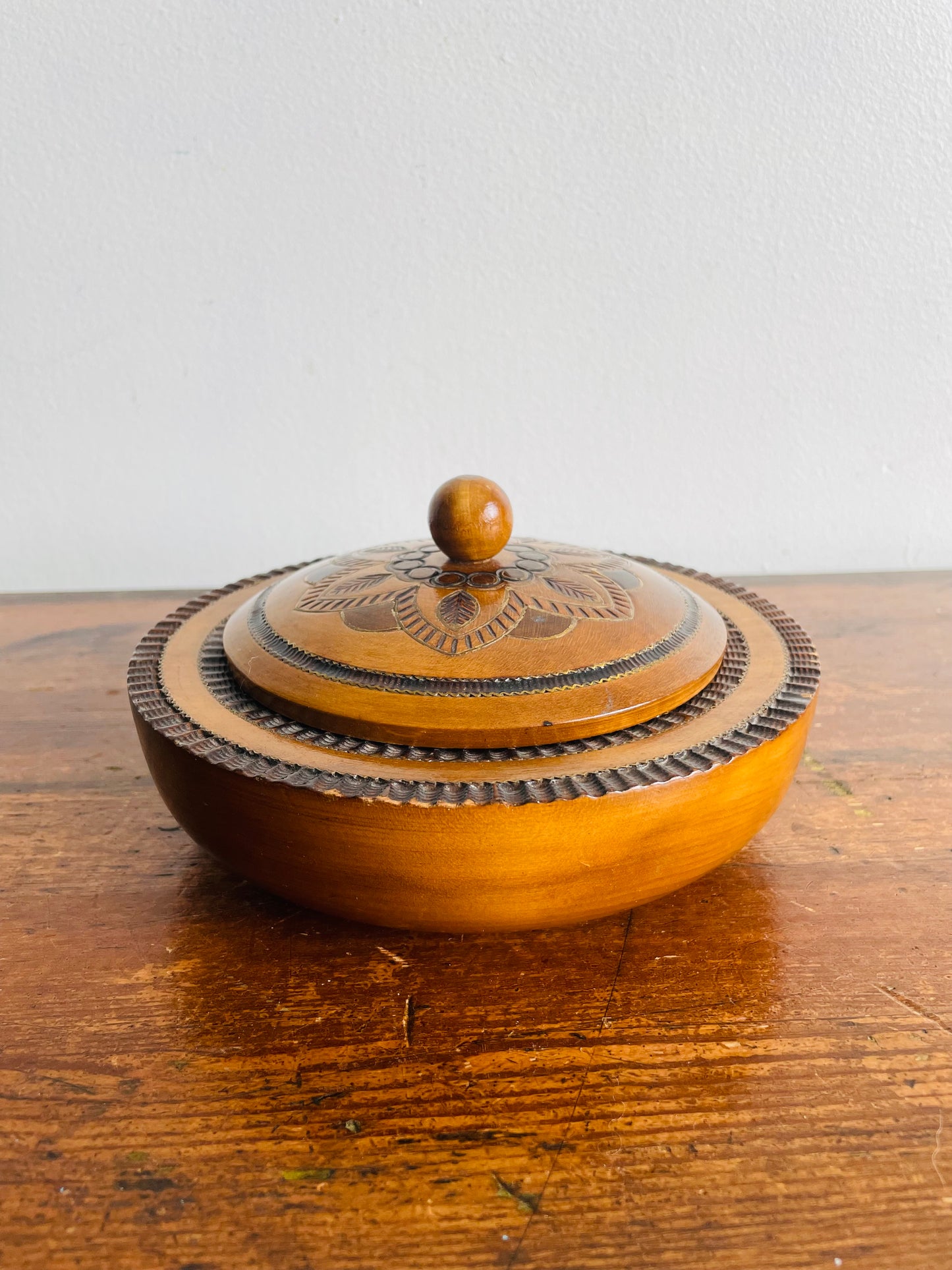Round Hand Carved Wood with Brass Inlay Polish Folk Art Trinket or Jewellery Box with Lid