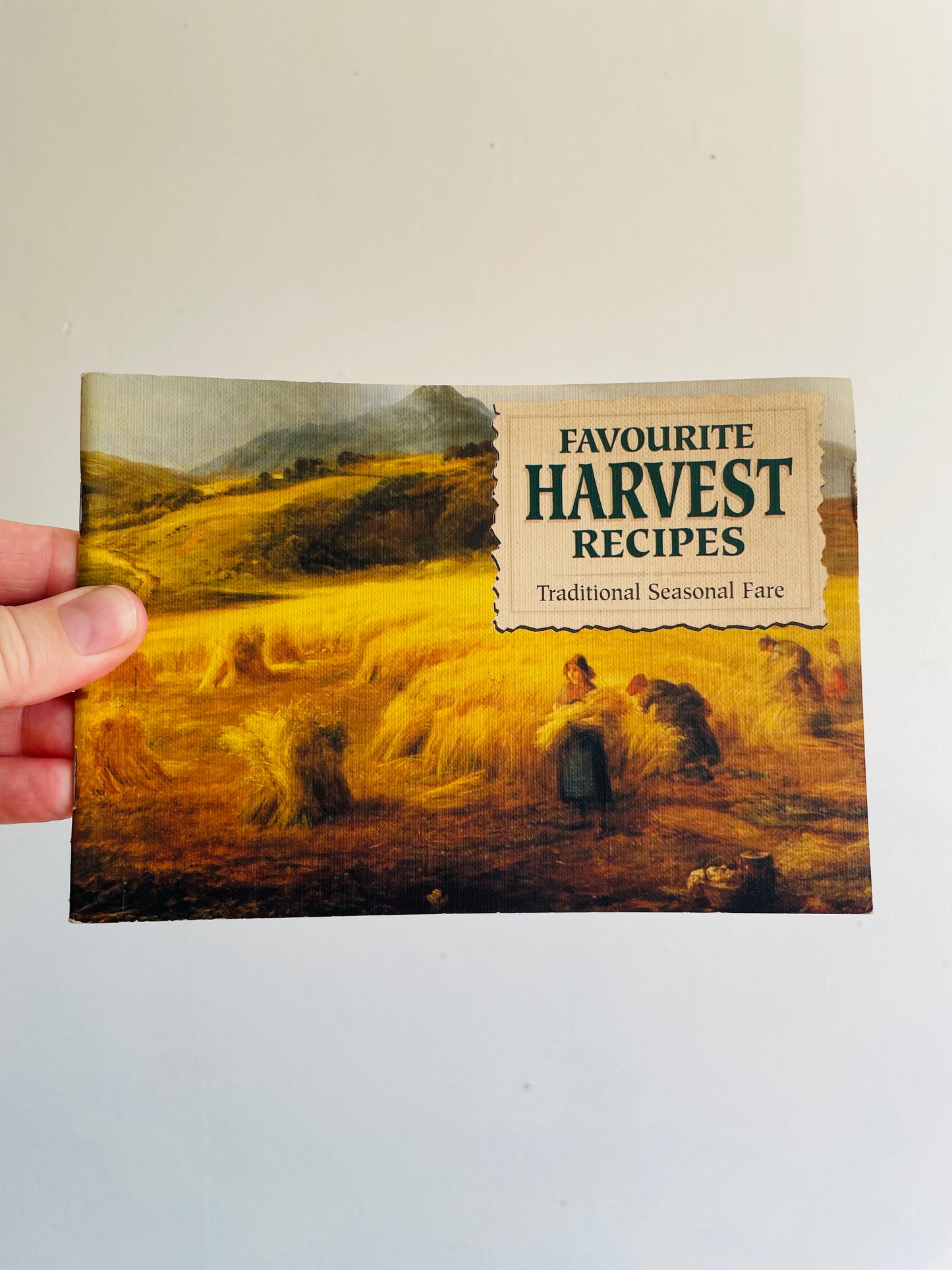 Favourite Harvest Recipes Pocket Cookbook - Traditional Seasonal Fare
