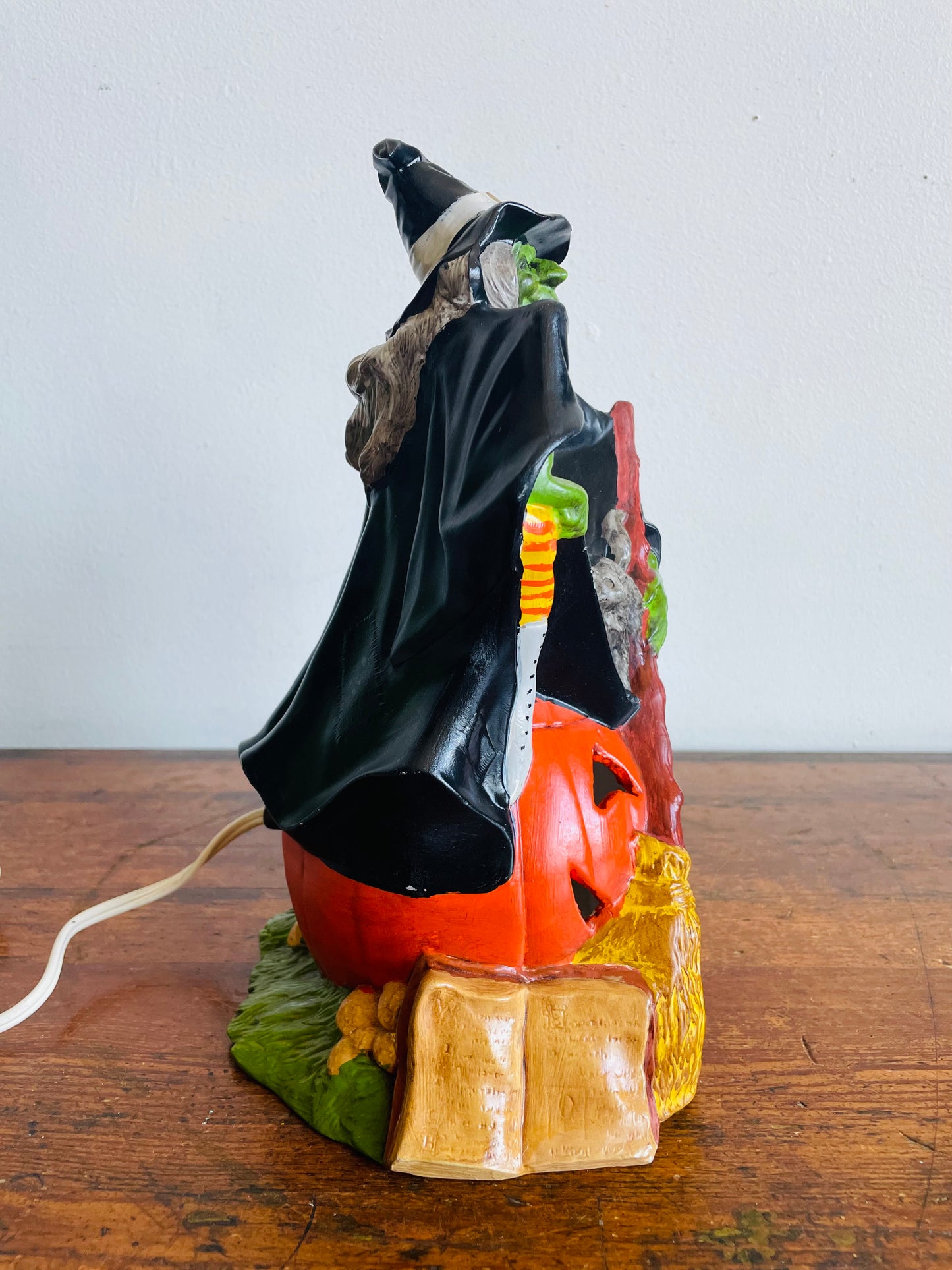 Vintage 1972 Byron Molds Halloween Witch & Black Cat Sitting on Jack-o-Lantern Pumpkin Lamp Light - Tested/Works - Includes Red Lightbulb