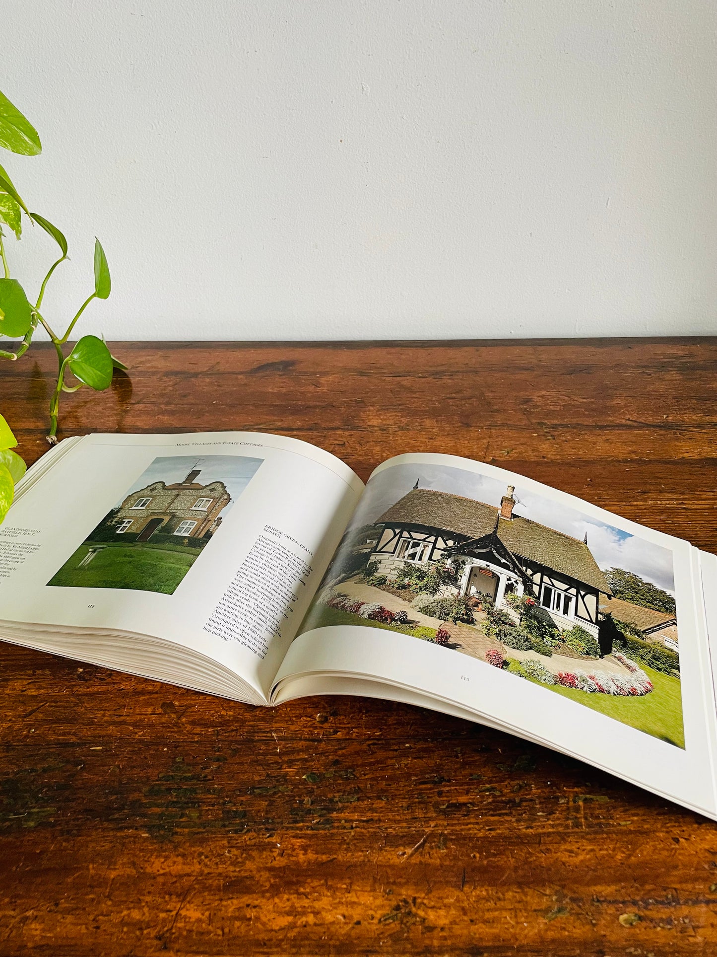 Vintage English Cottages Book by Tony Evans & Candida Lycett Green (1984)