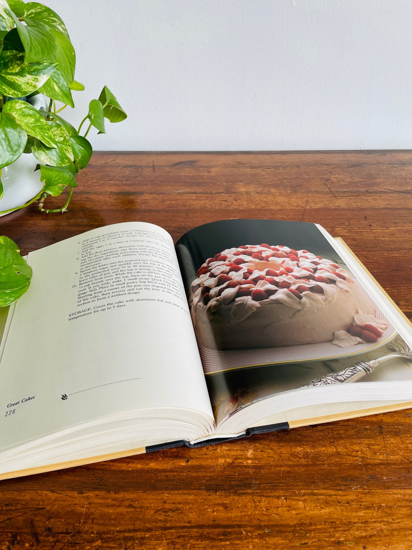 Great Cakes Hardcover Cookbook by Carole Walter (1991)
