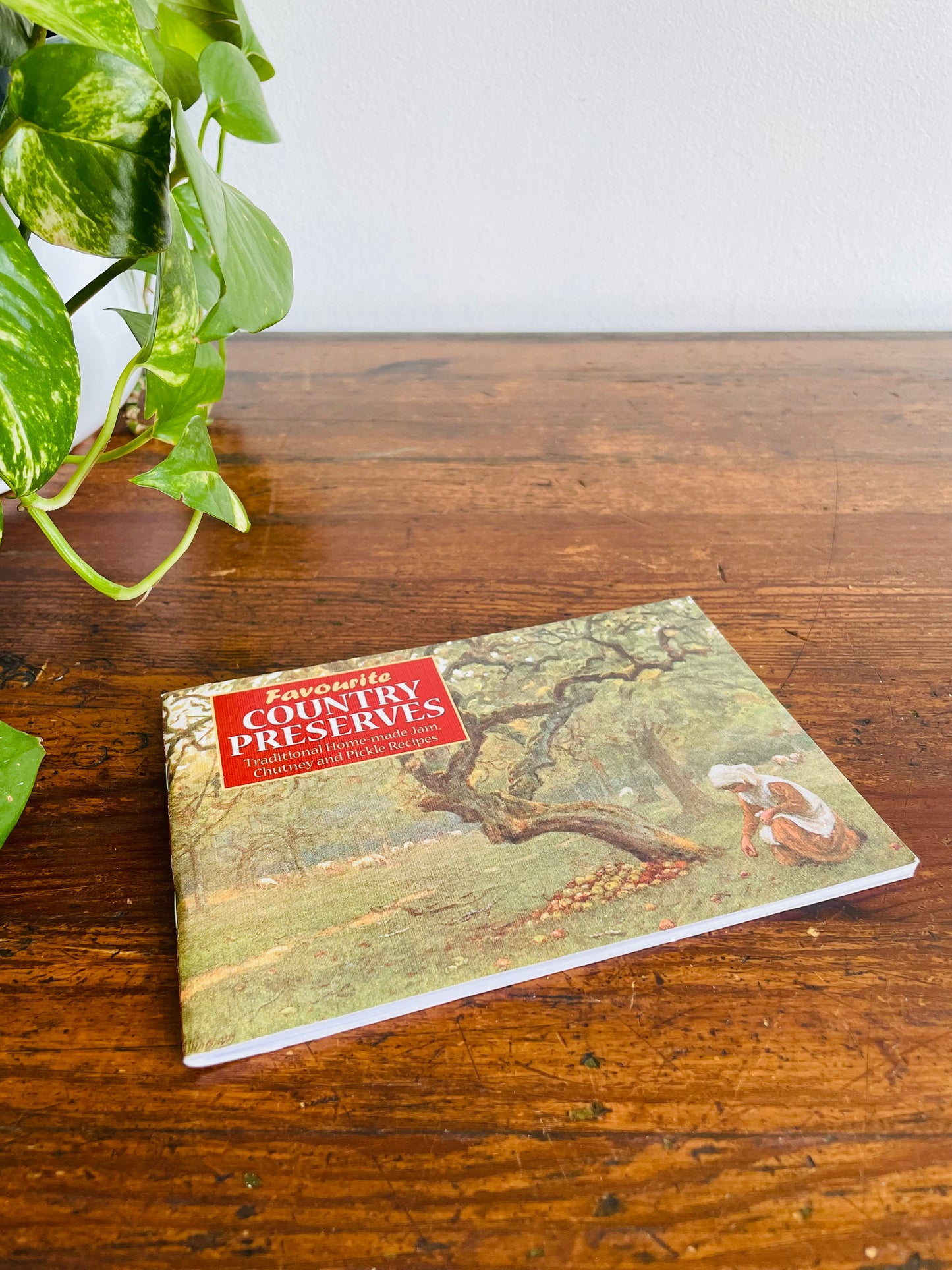 Favourite Country Preserves Pocket Cookbook - Traditional Homemade Jam, Chutney & Pickle Recipes