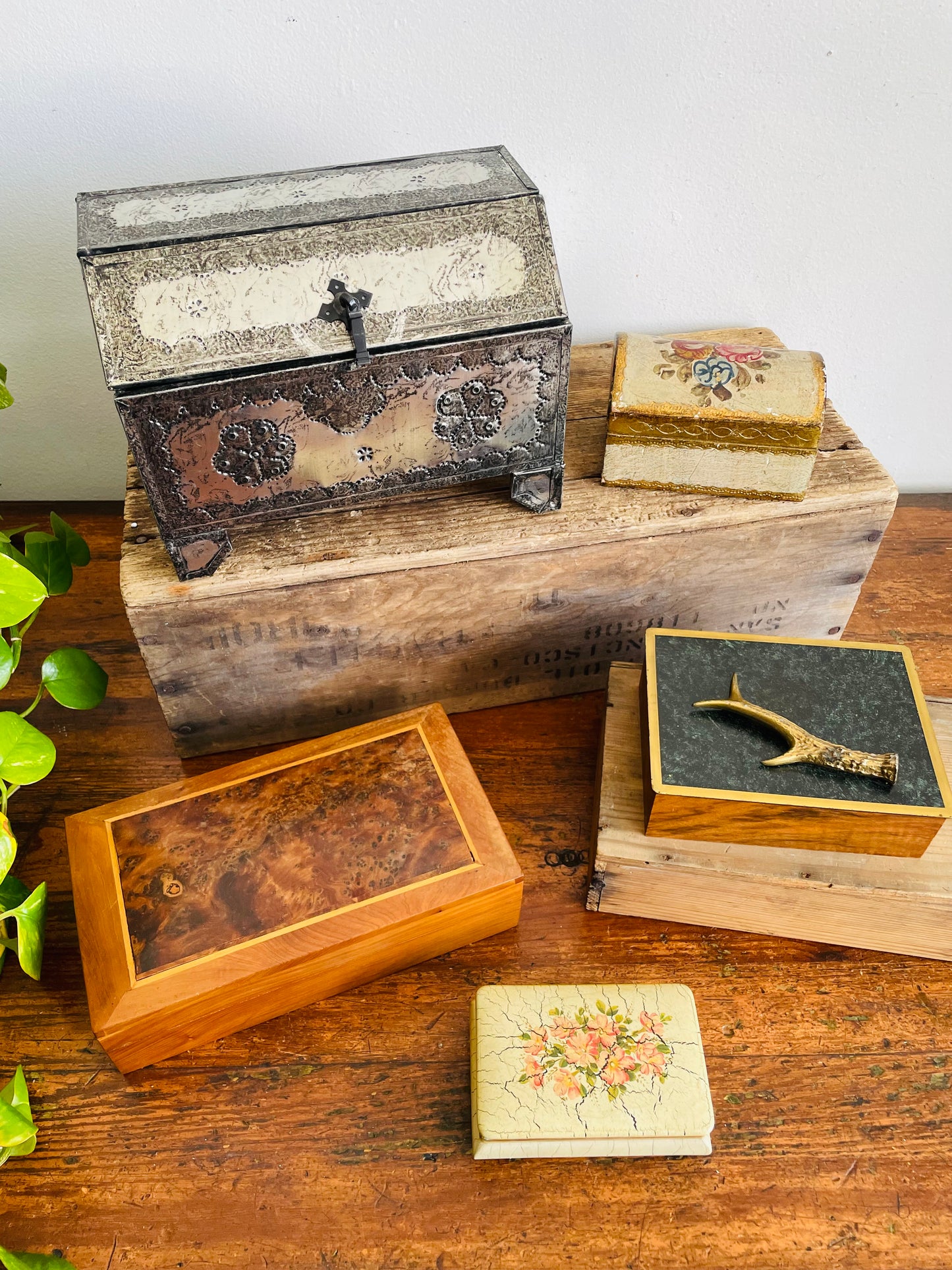 Vintage Crackled Cream Jewellery Trinket Box with Hinged Lid & Pink Flower Design