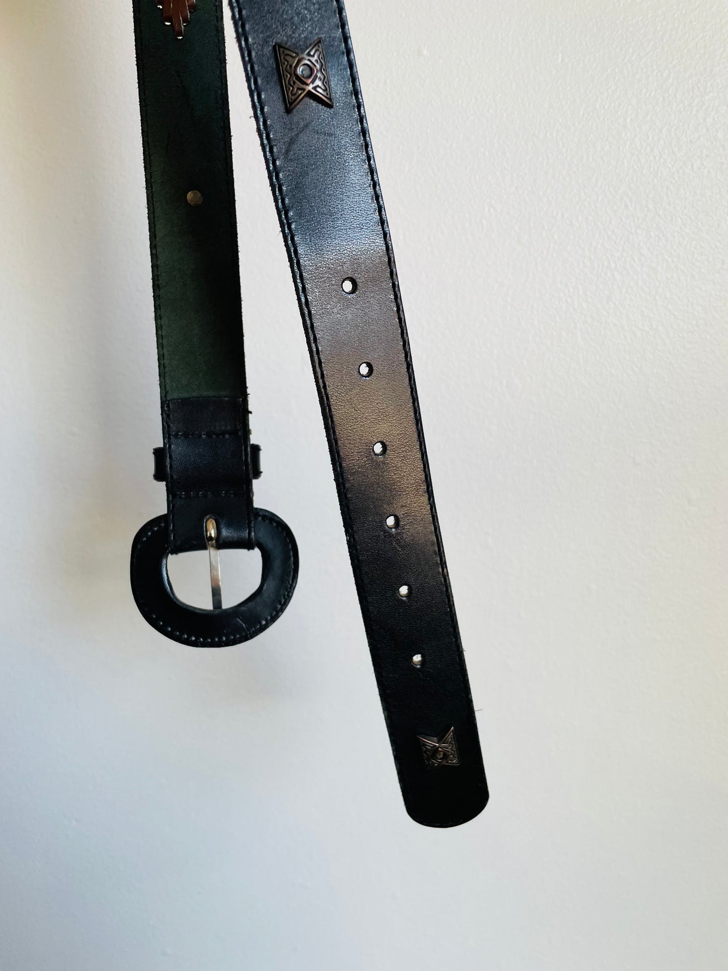 Liz Claiborne Accessories Genuine Leather Belt Style 2750 Size Small - Made in Taiwan