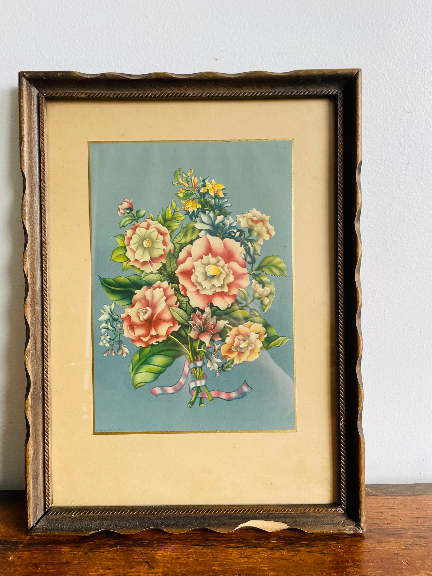 Framed Lithograph Print Picture of Flowers in Scalloped Wood Frame - New York No. 297