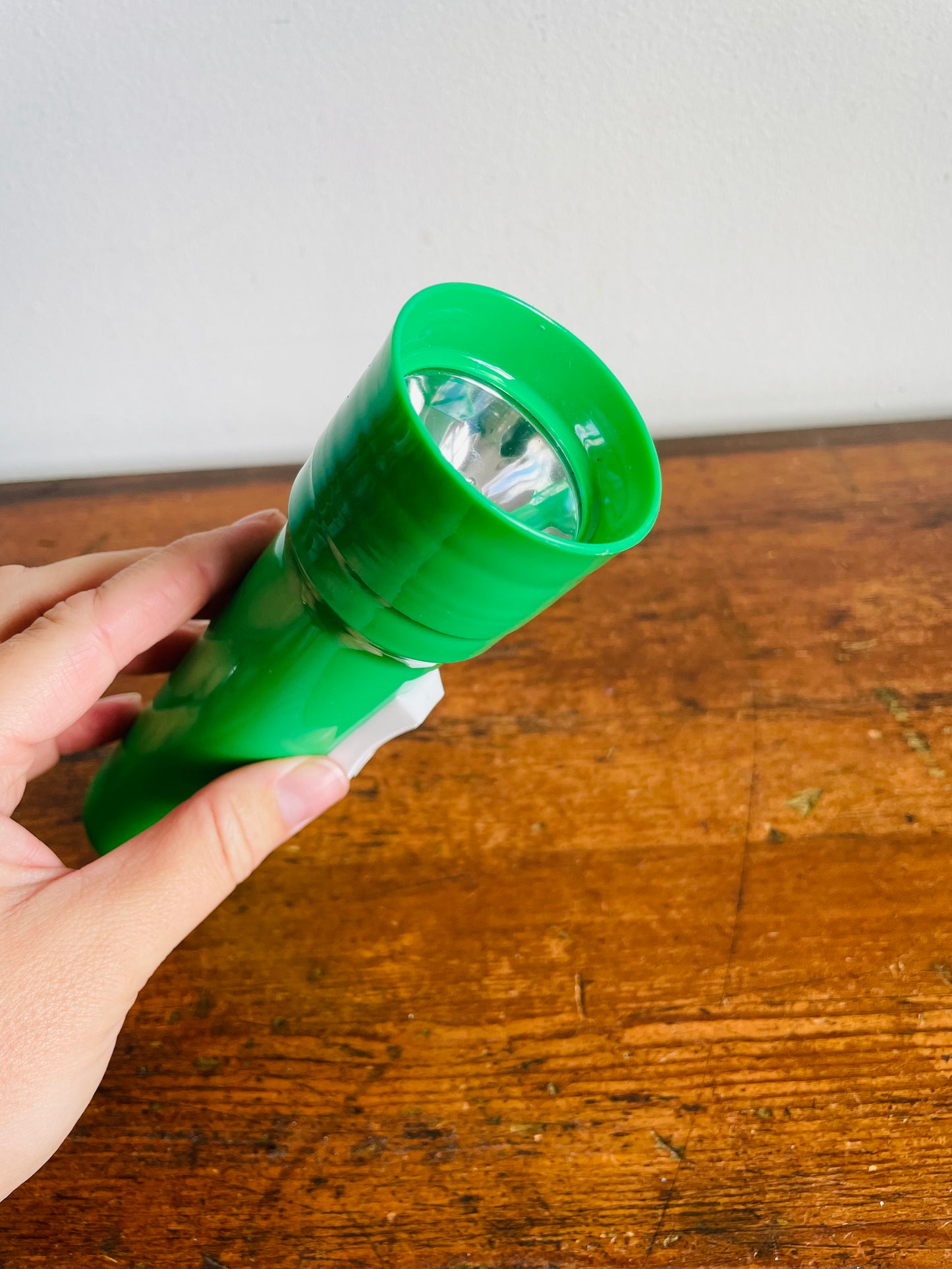 Vintage Eveready Battery Co. Bright Green Plastic Flashlight - St. Louis MO - Tested / Works!