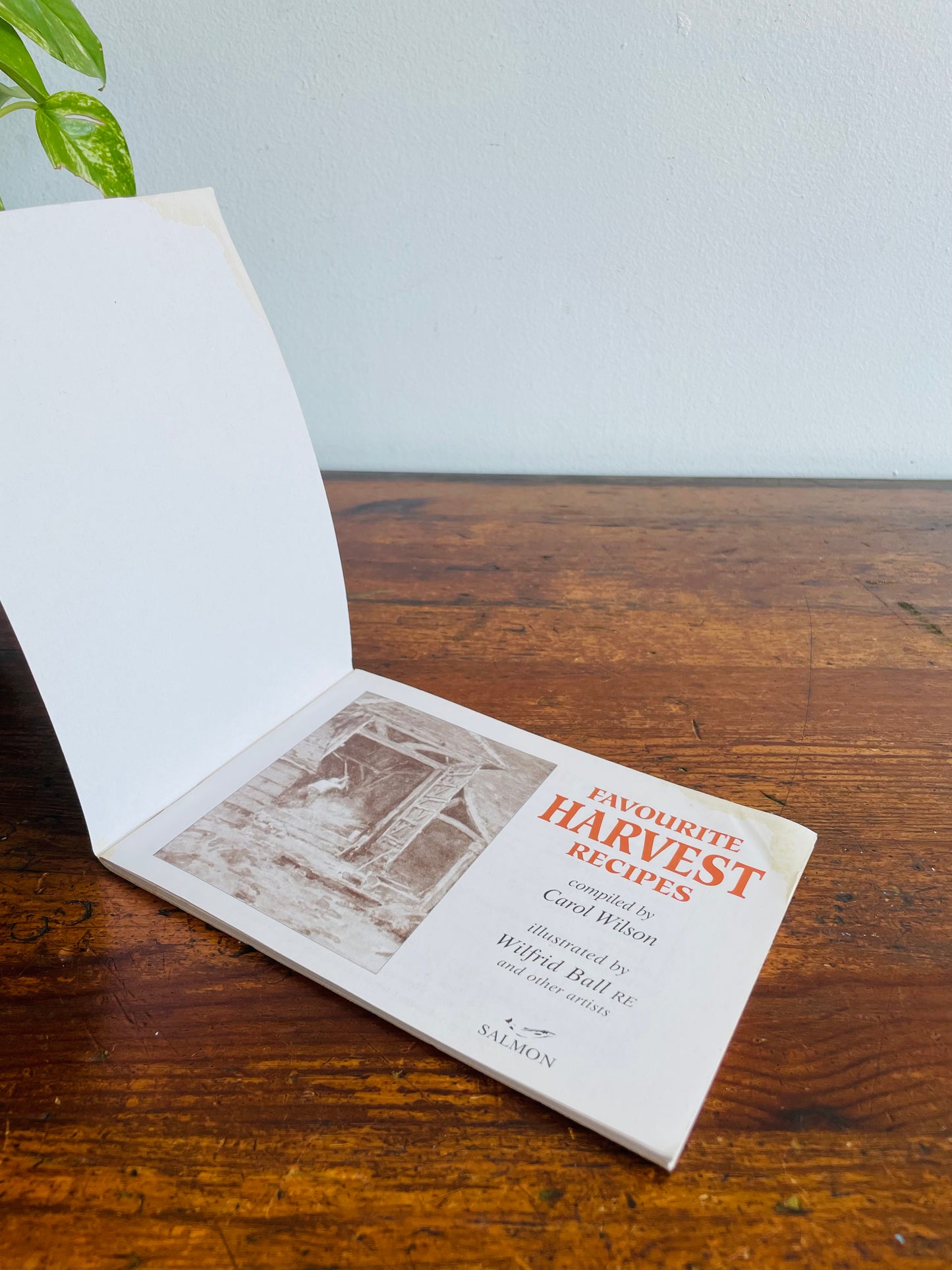 Favourite Harvest Recipes Pocket Cookbook - Traditional Seasonal Fare