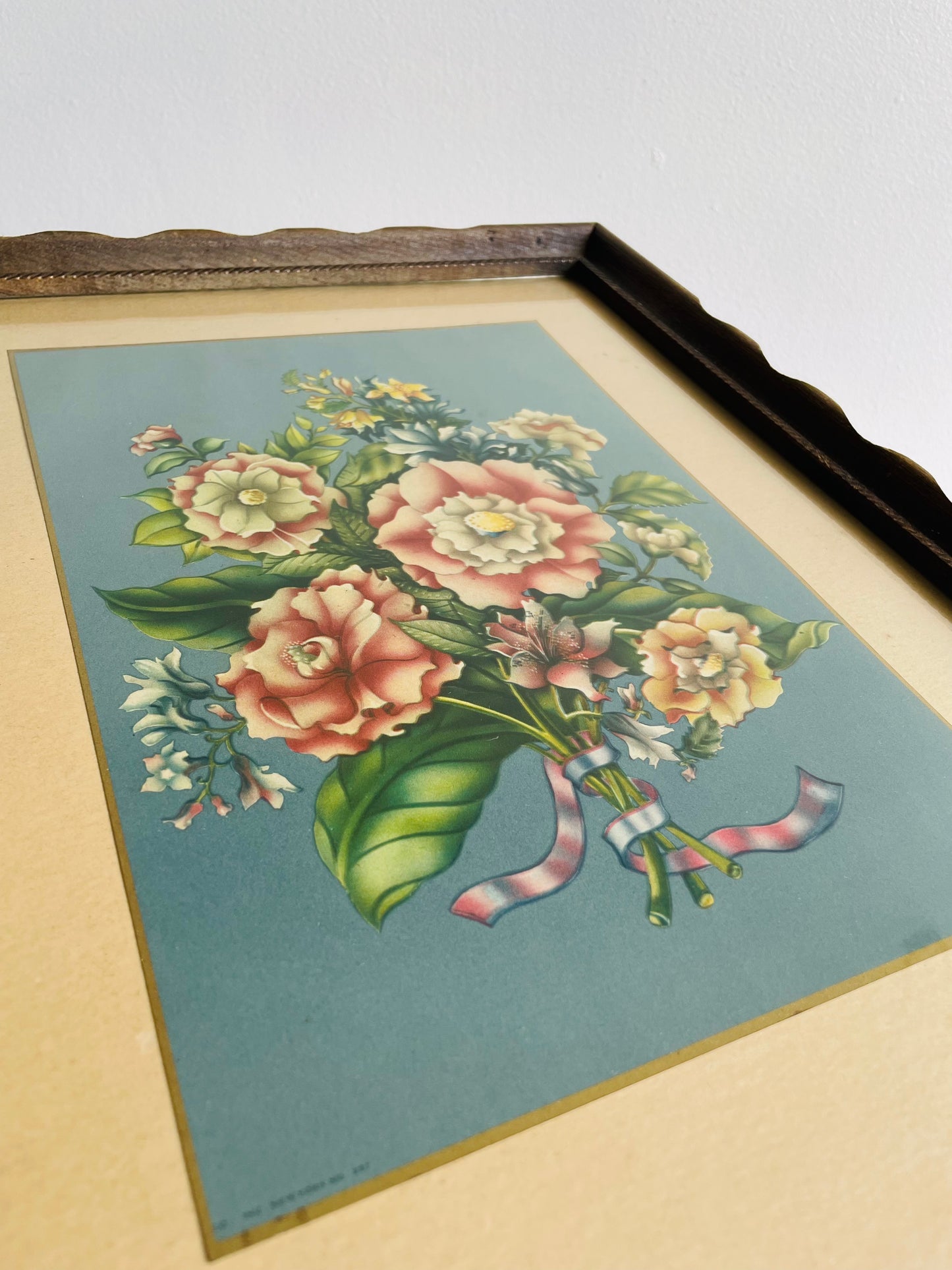 Framed Lithograph Print Picture of Flowers in Scalloped Wood Frame - New York No. 297