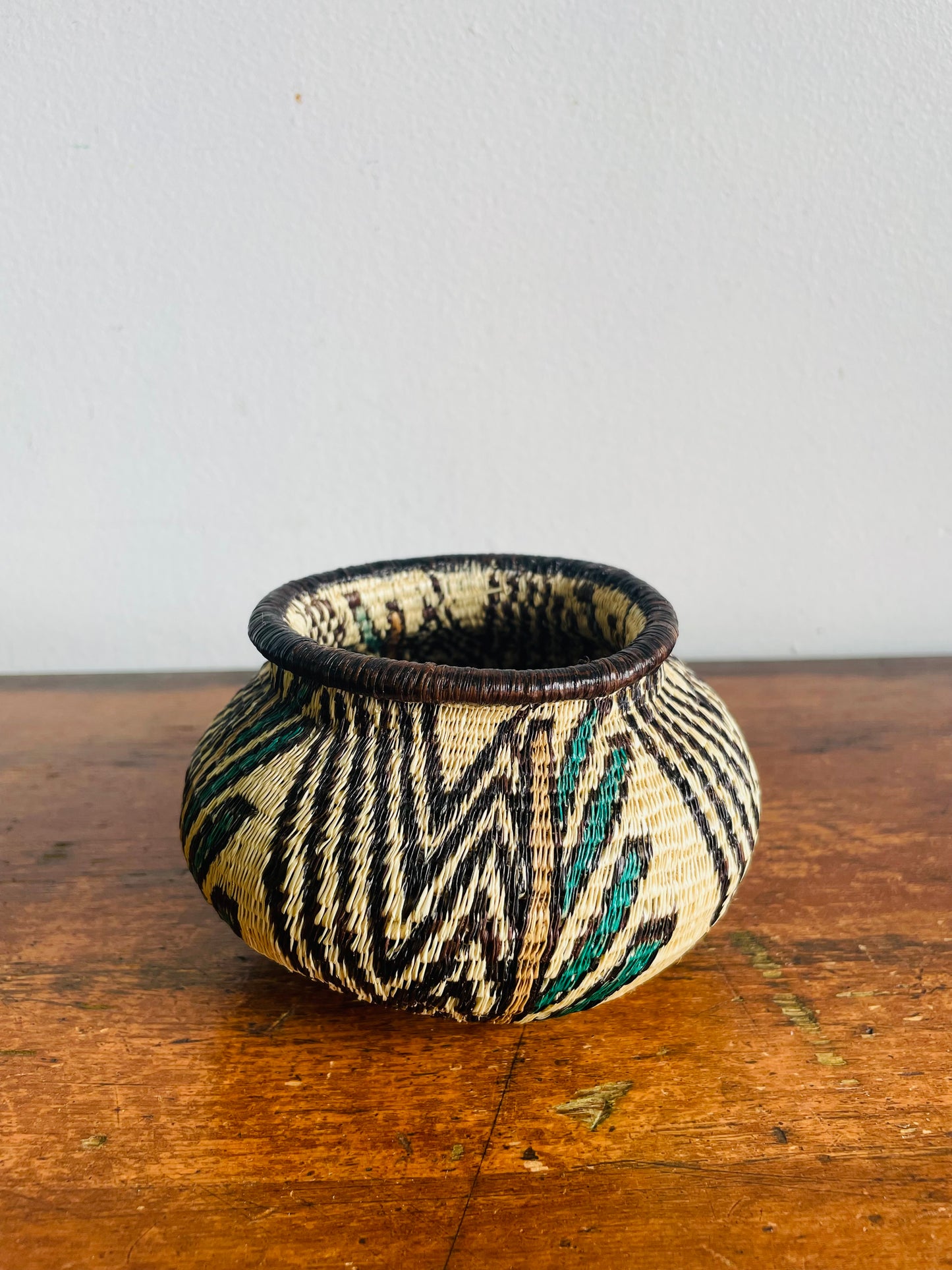 Vintage Emberá-Wounaan Panama Indigenous Tribal Woven Basket Planter