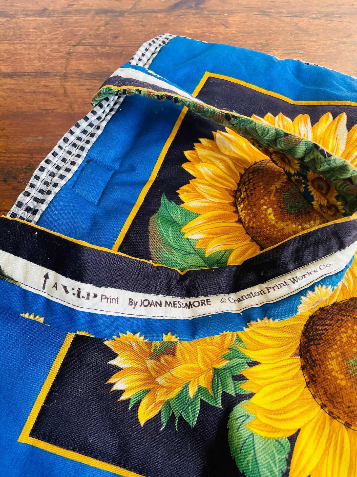 Vintage Cheerful & Bright Padded Cloth Tote Bag with Double-Sided Sunflower Design