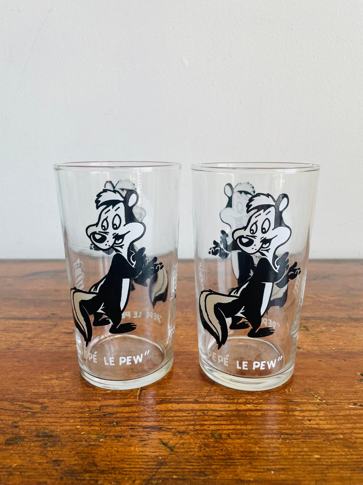 1978 Warner Bros Tim Hortons & Pepsi Pepe Le Pew Collector Series Glasses - Set of 2