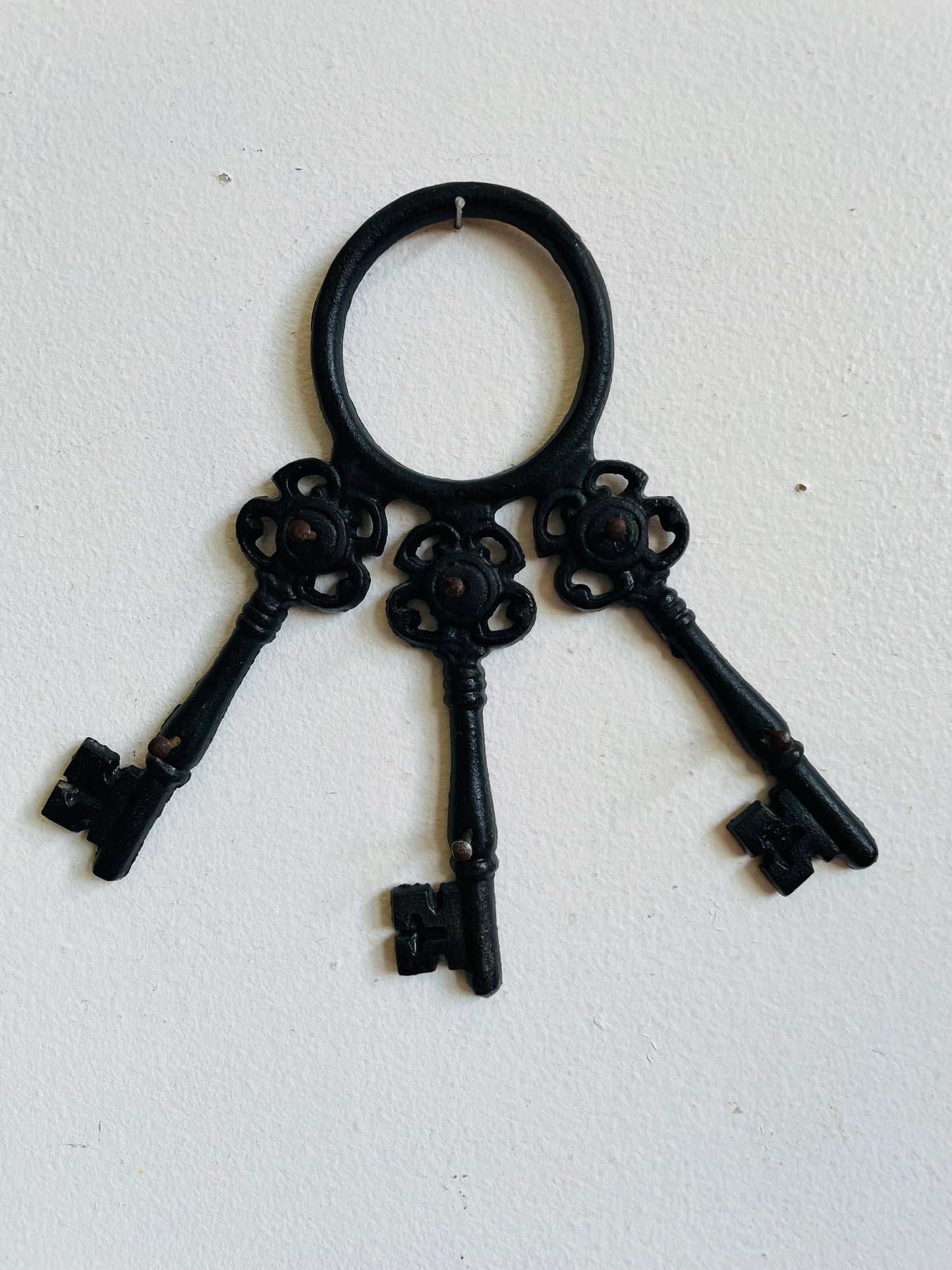 Cast Iron Key Rack Holder with 6 Hooks for Hanging - Made in Taiwan