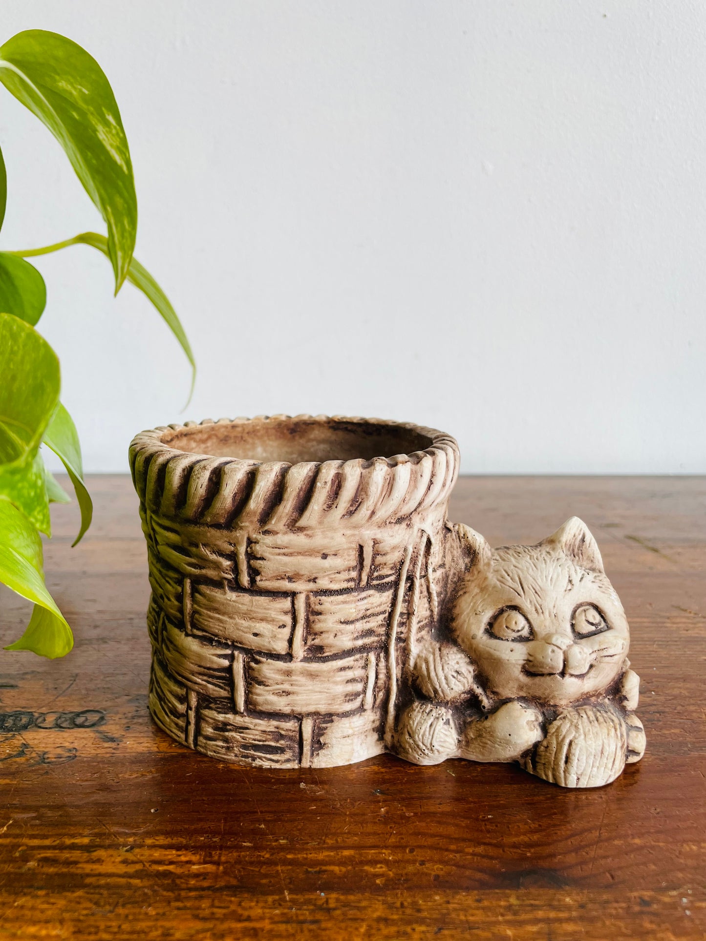 Pompadour 1984 Cute Cat with Yarn Planter Pot