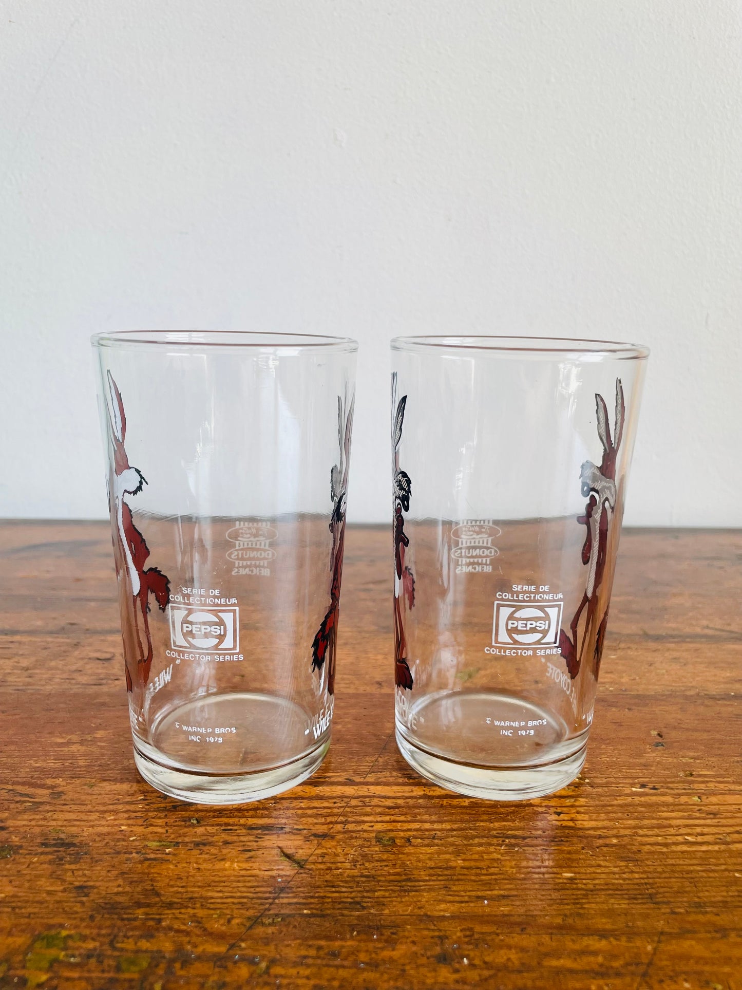 1978 Warner Bros Tim Hortons & Pepsi Wile E Coyote Collector Series Glasses - Set of 2