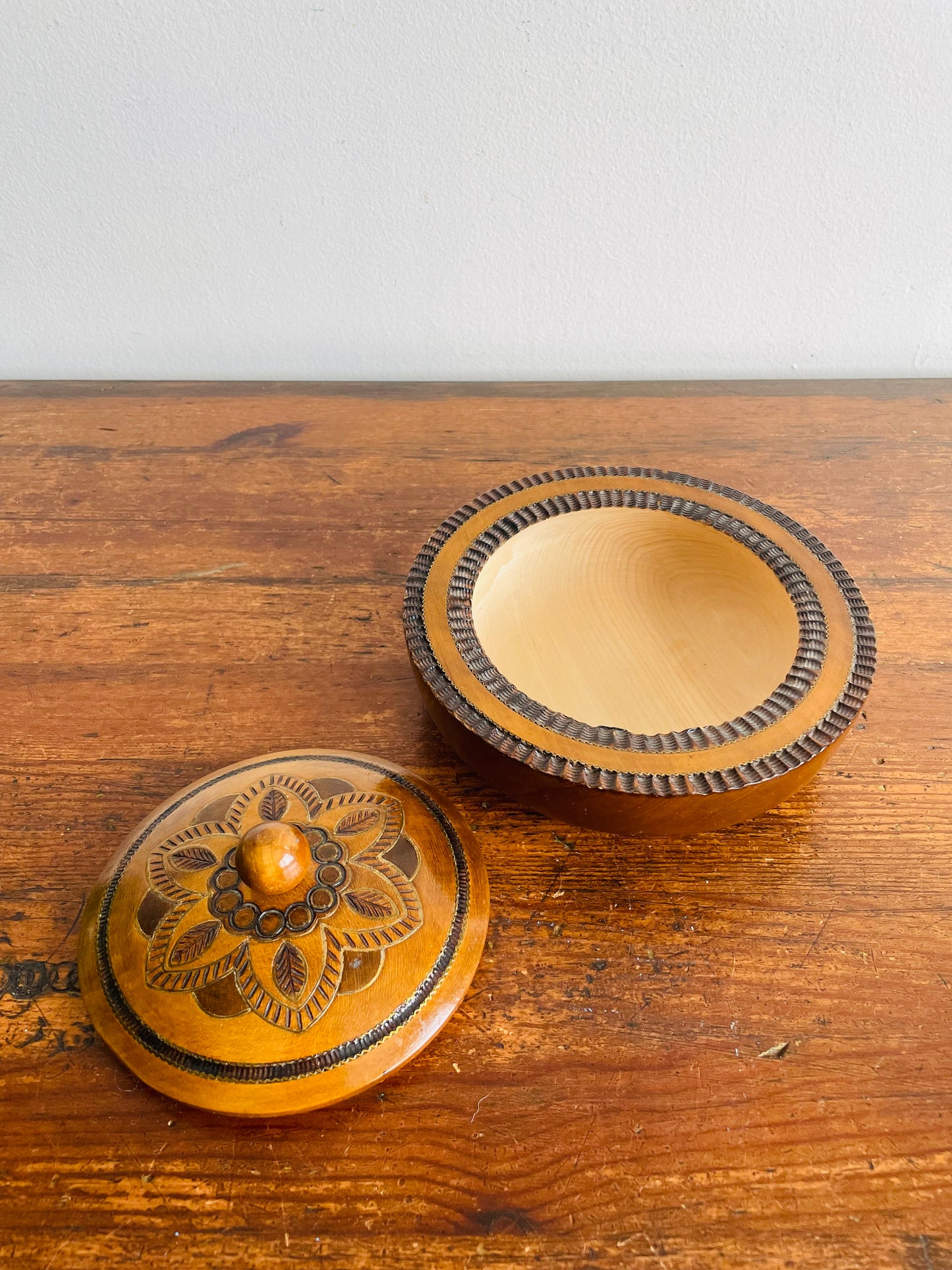 Round Hand Carved Wood with Brass Inlay Polish Folk Art Trinket or Jewellery Box with Lid
